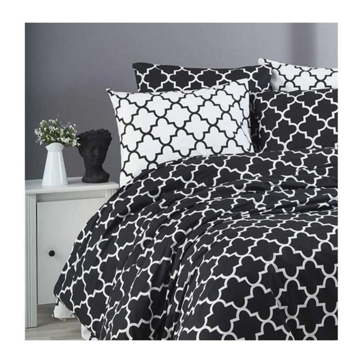 GENERIQUE Parure de lit - 1 housse de couette 220 x 240 cm + 2 taies d'oreiller 60 x 60 cm - 100% coton renforcé - Noir