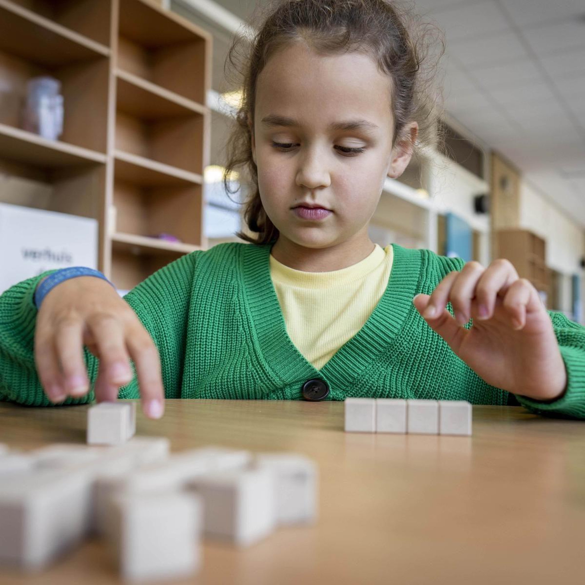 Voir la diapositive 3 : EDUCO Cubes - blocs de construction — 151 éléments