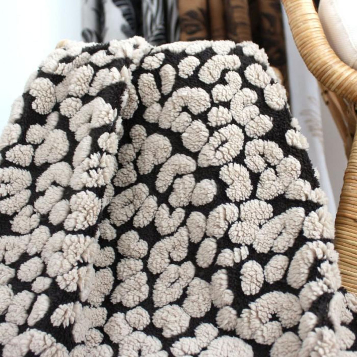 Paris Prix Plaid en Sherpa Léopard  Java  130x170cm Noir