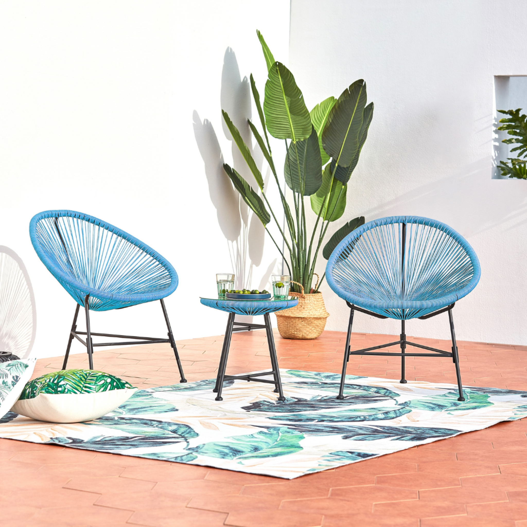 Voir la diapositive 2 : CONCEPT USINE Salon de jardin 2 fauteuils ronds et table basse bleu acapulco