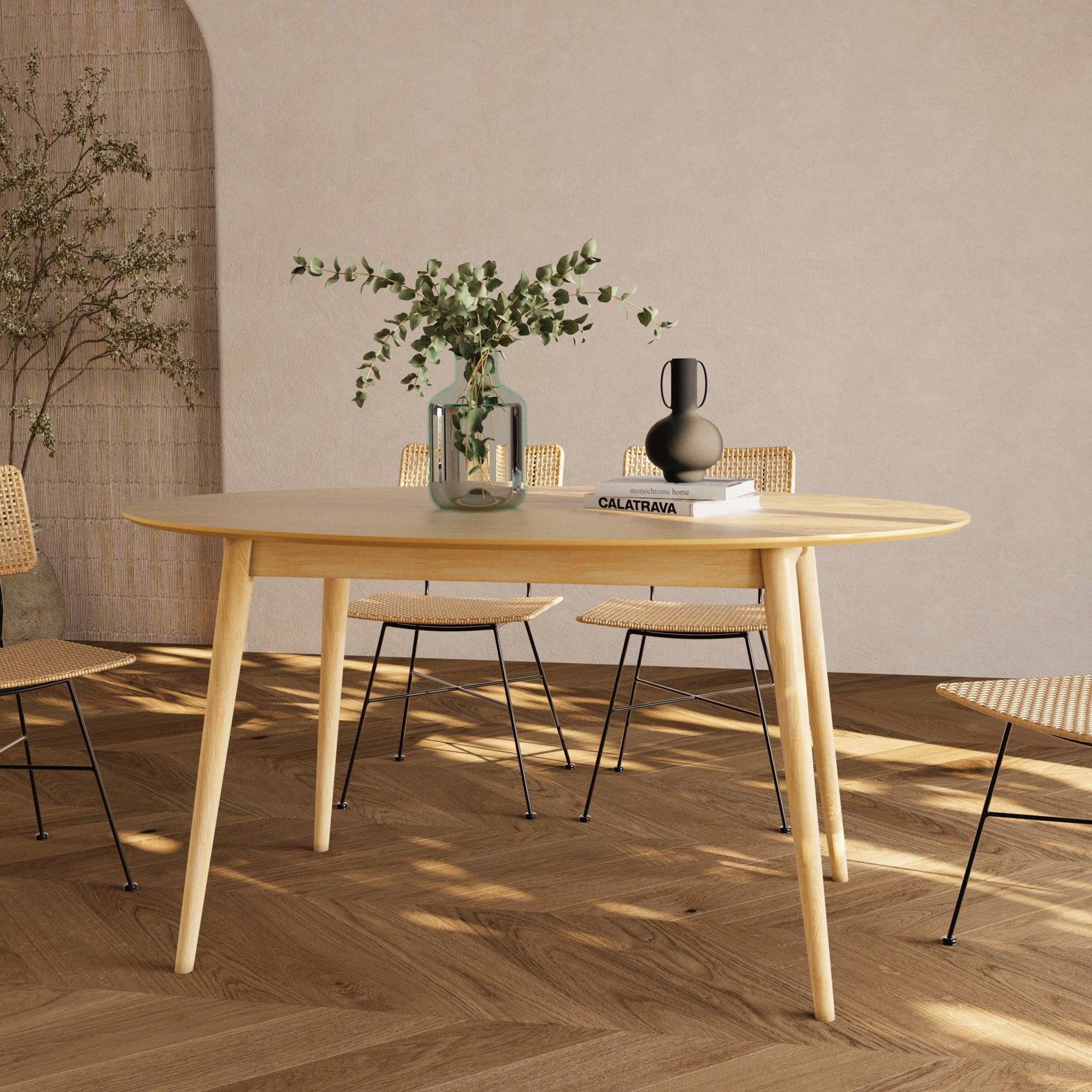 Voir la diapositive 2 : MAISON PAVANE Table ovale 6 personnes en bois clair 150 cm-eddy