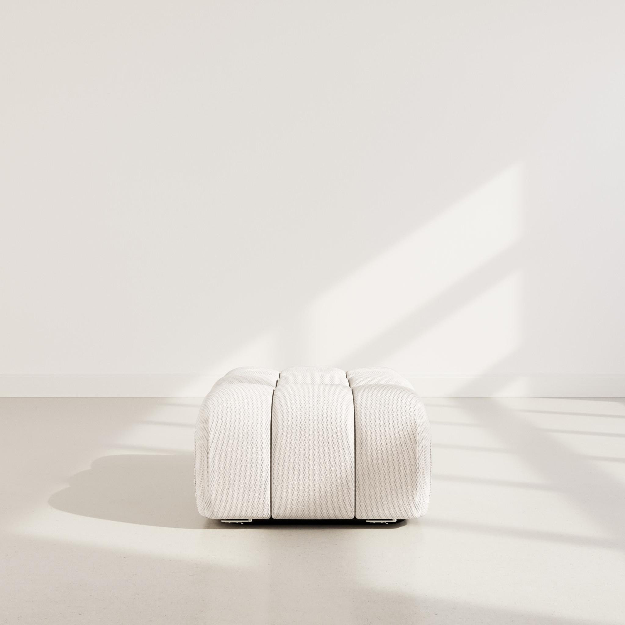 Voir la diapositive 2 : LISA DESIGN Ruby - pouf en velours texturé