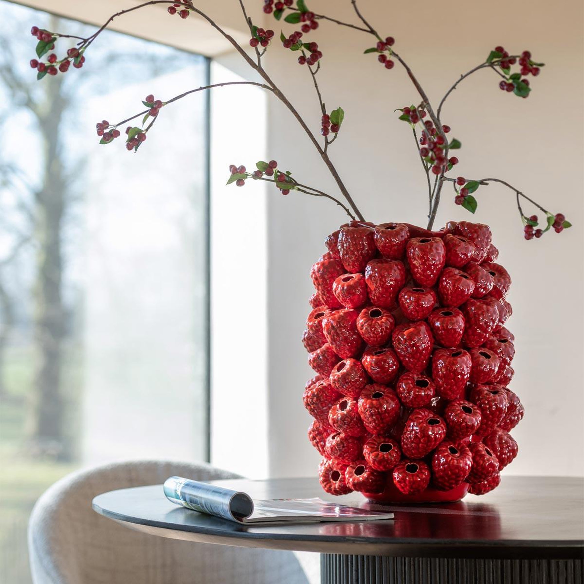 Voir la diapositive 2 : J-LINE Vase déco en argile  berry  45cm rouge