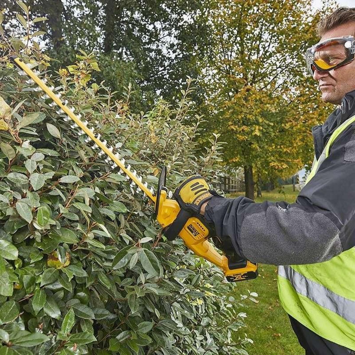 Dewalt Taille-haie 18V DEWALT DCM563PB-XJ guide 55cm (machine nue)