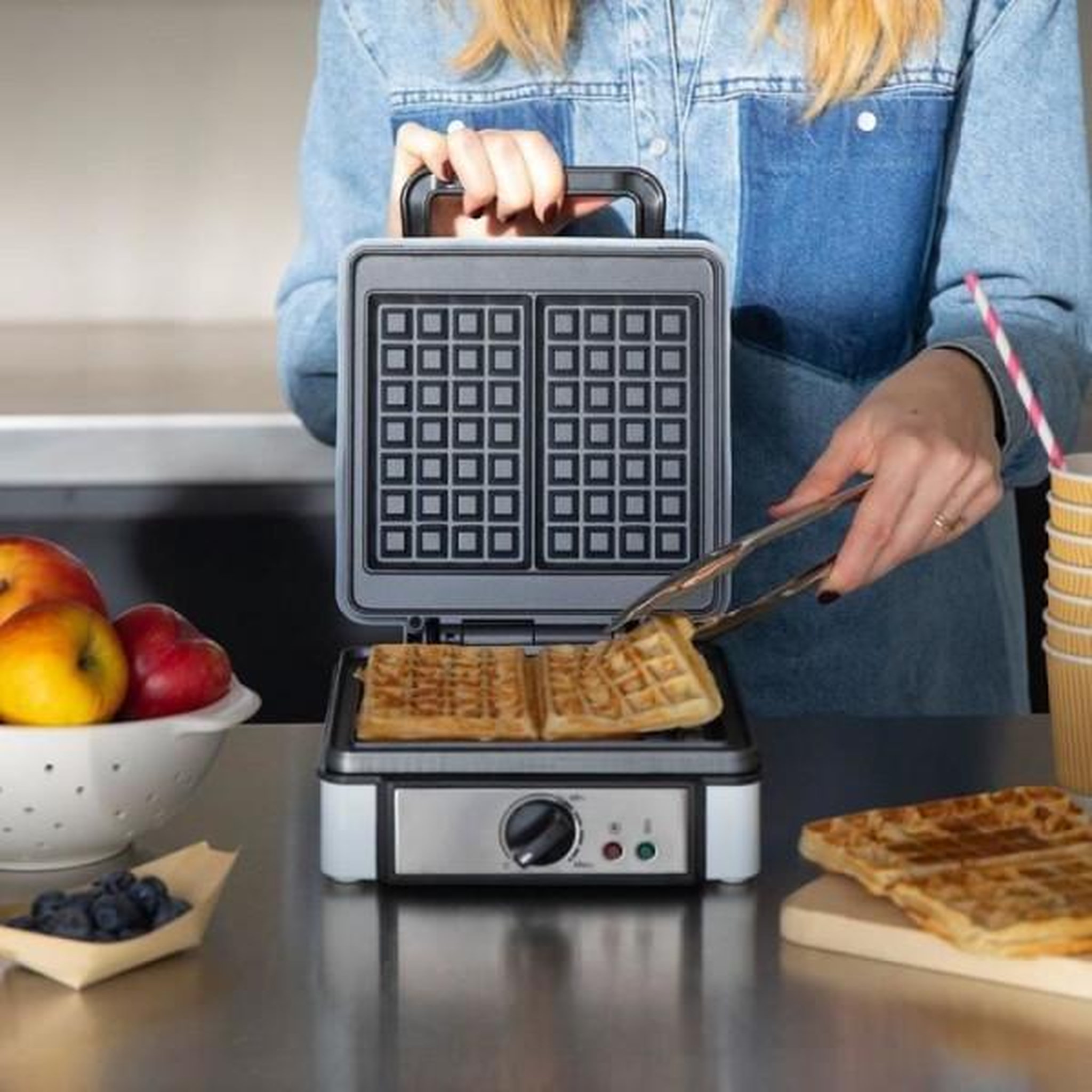Voir la diapositive 6 : LIVOO Gaufrier 1200w blanc - DOP206