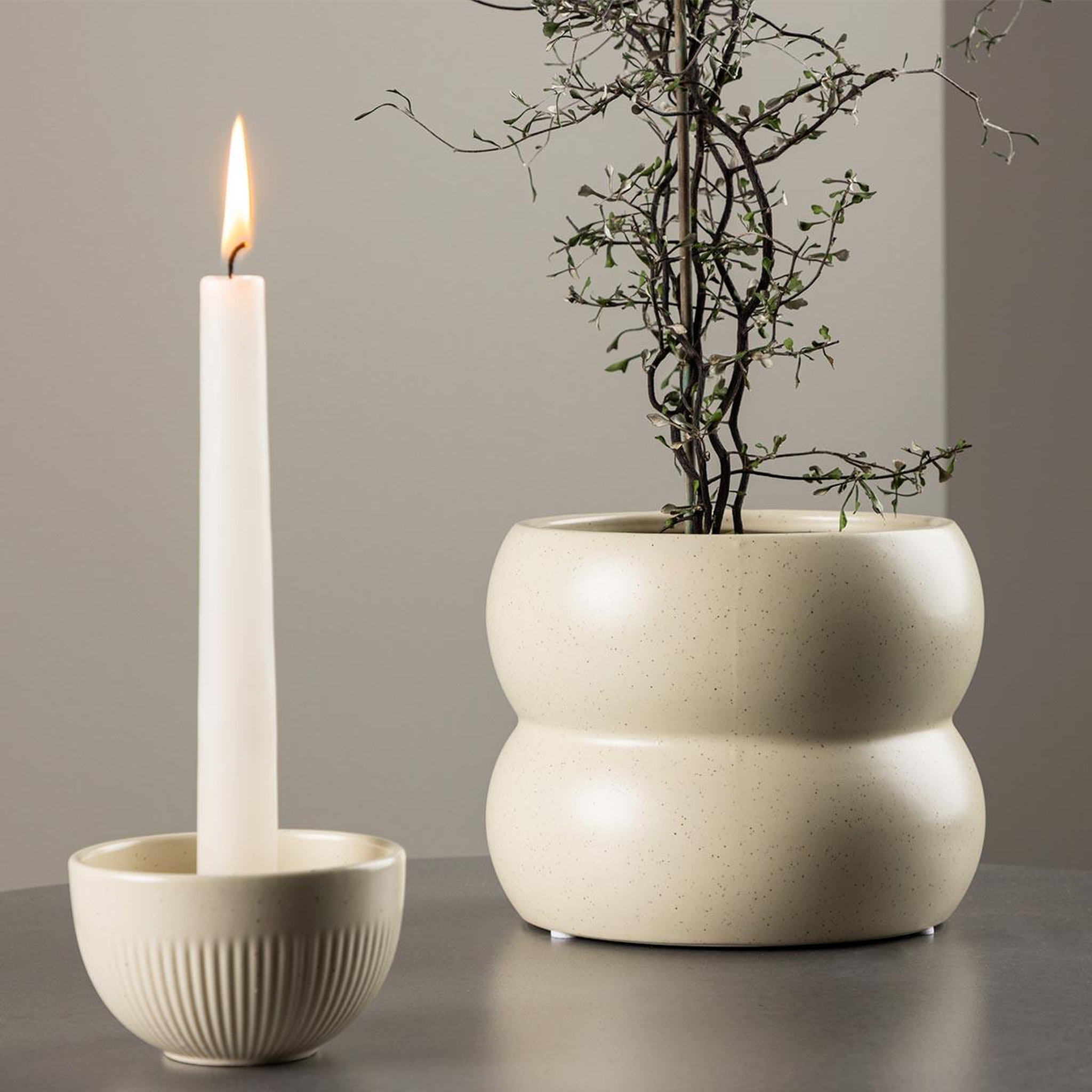 Voir la diapositive 2 : Paris Prix Pot Déco en Céramique  Dapne  16cm Beige & Noir