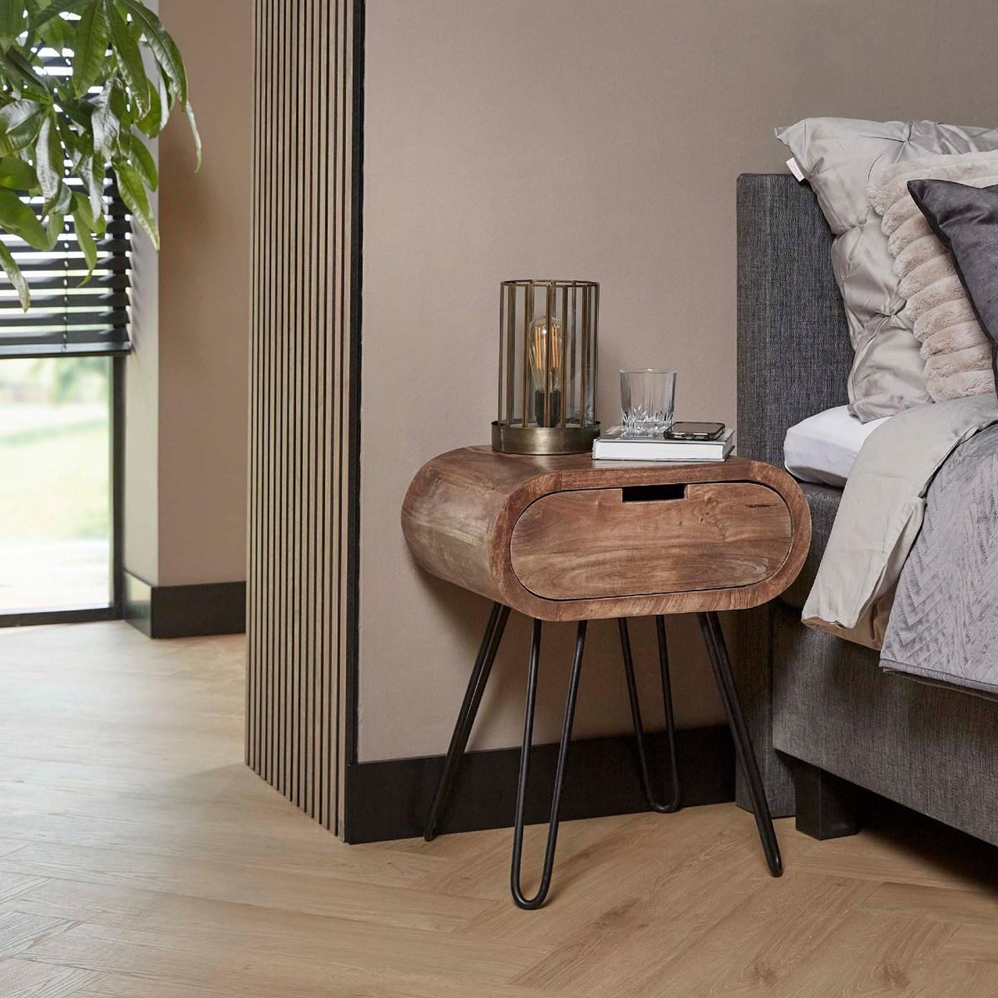 Voir la diapositive 2 : JLC KREATION Table de chevet en bois massif capsula 1 tiroir