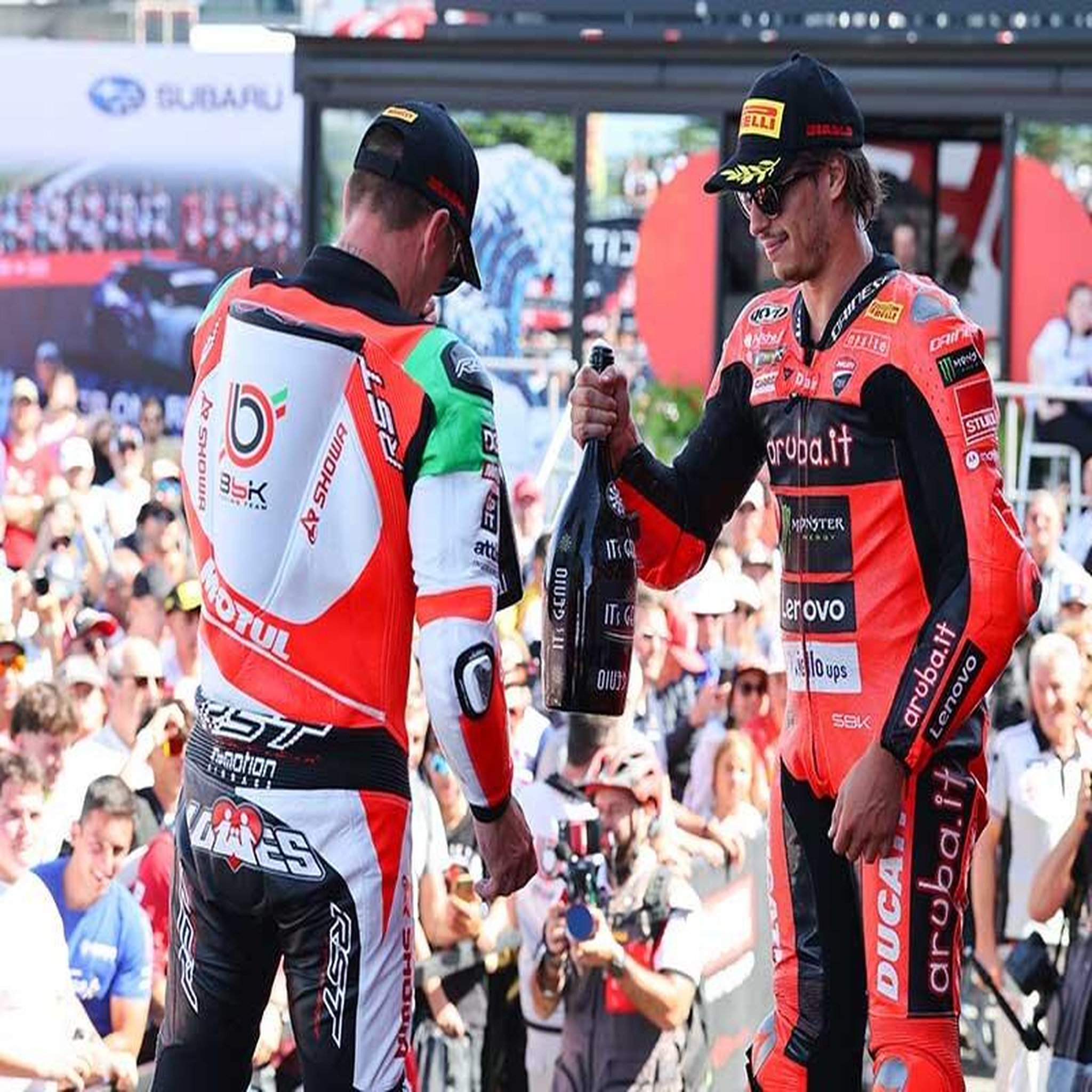 Voir la diapositive 4 : Smartbox Week-end superbike motul fim 2026 à magny-cours en tribune l adélaïde pour 2 adultes - coffret cadeau multi-thèmes
