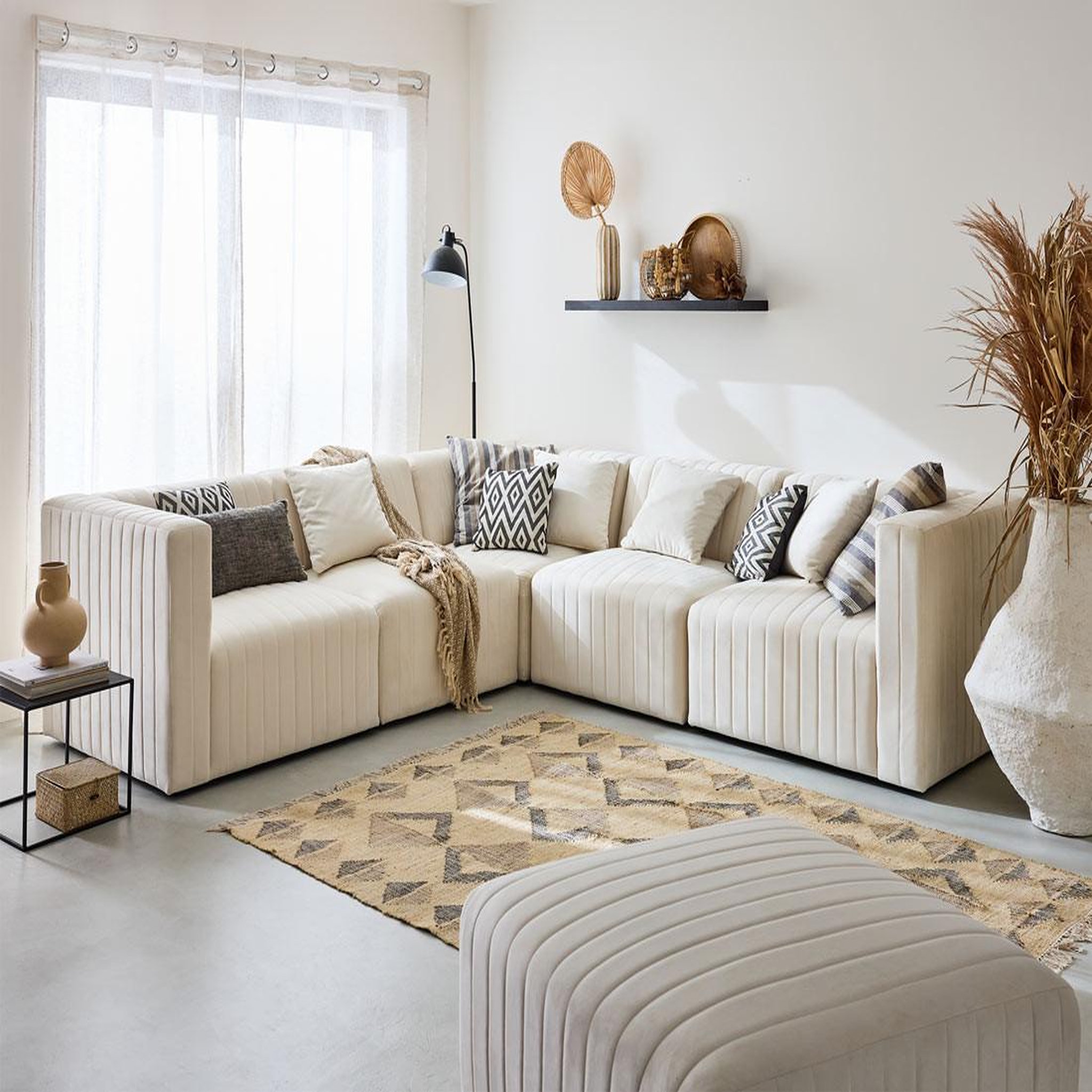 Voir la diapositive 1 : LISA DESIGN Nova - canapé modulable d'angle réversible - 6 places - avec pouf d'appoint - en velours