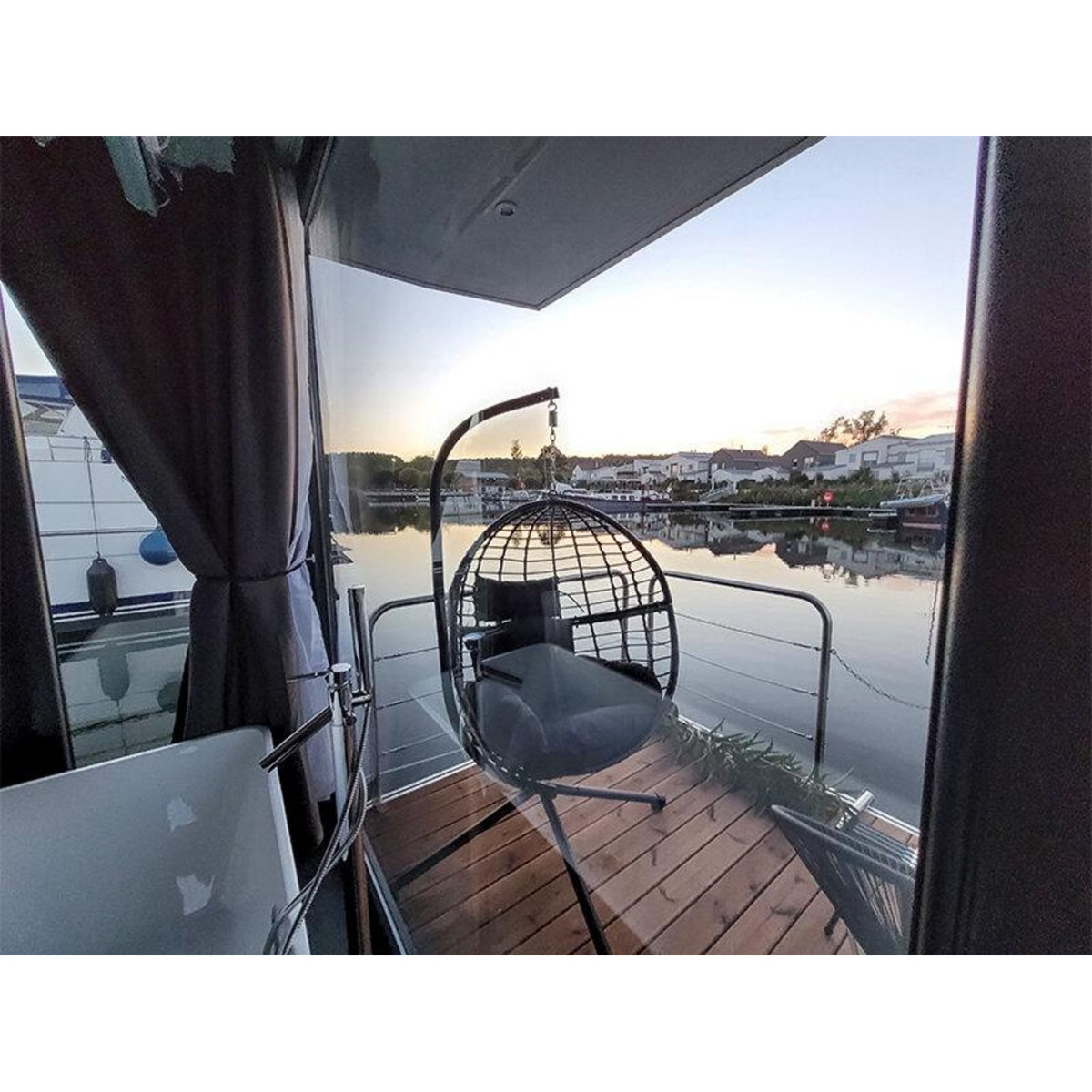 Smartbox 2 jours en maison flottante La Balzac avec sauna électrique et bain bouillonnant près de Paris - Coffret Cadeau Séjour