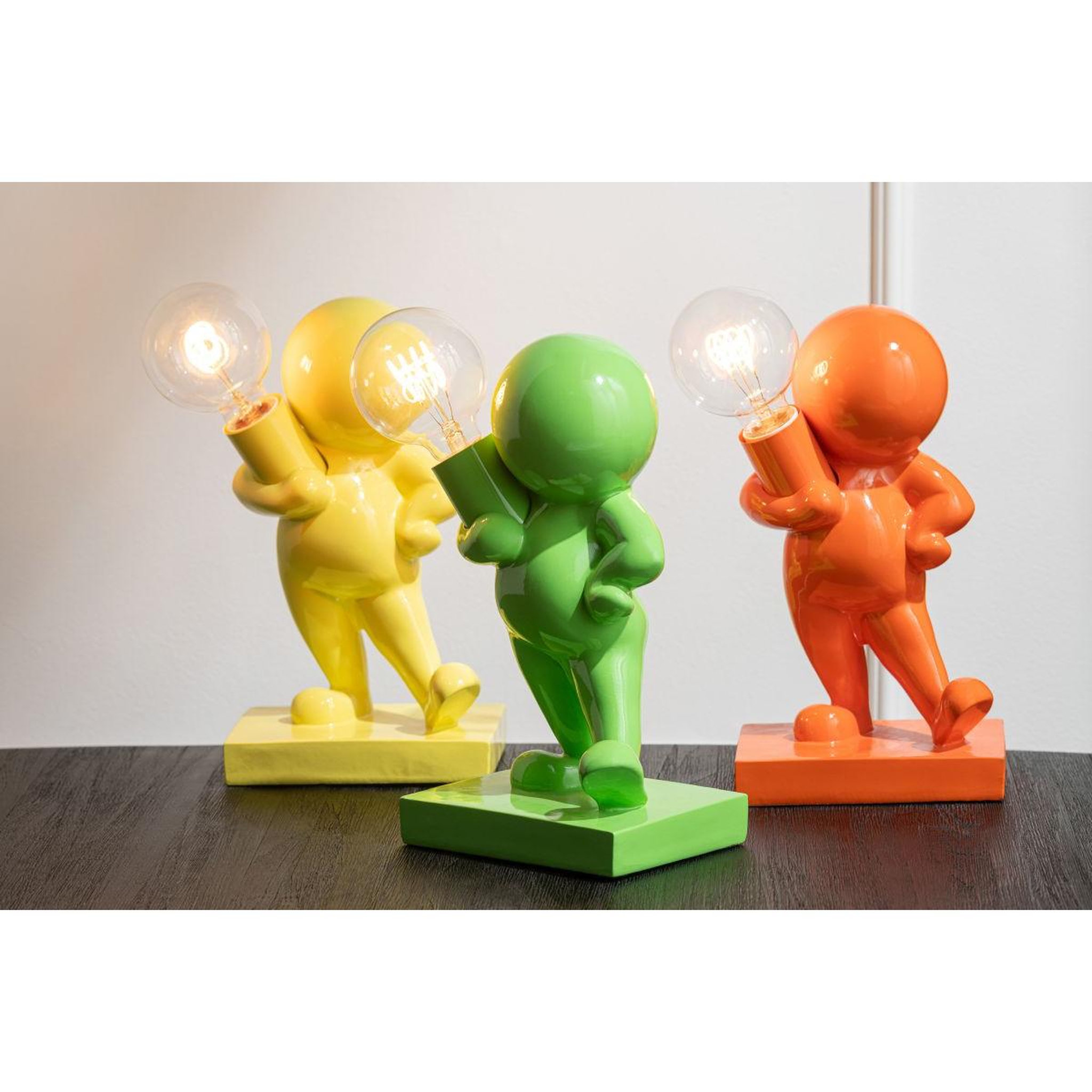 Voir la diapositive 5 : J-LINE Lampe à poser en résine  marcel  30cm jaune