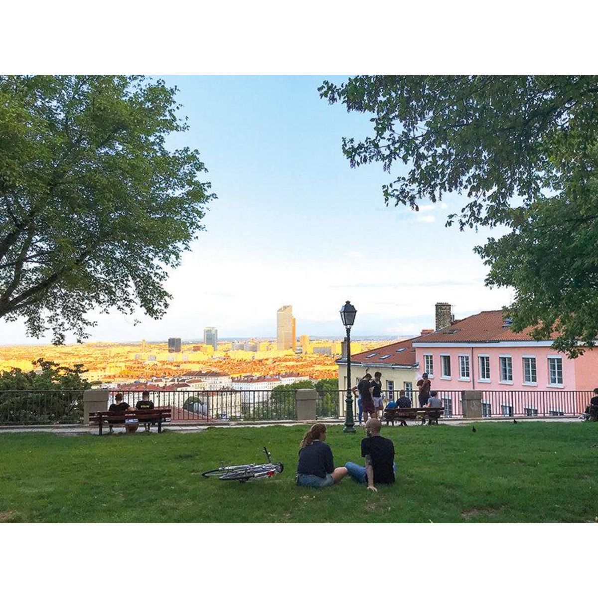 Smartbox Visite en duo au cœur de la Croix-Rousse à Lyon avec guide-conférencier privé - Coffret Cadeau Sport & Aventure