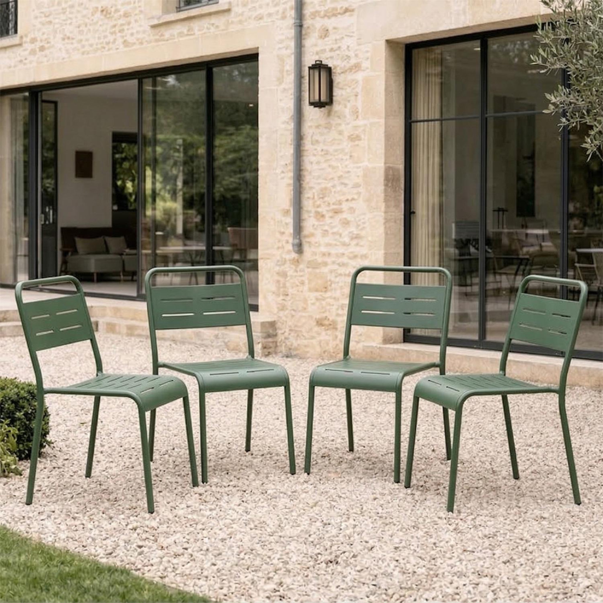 Voir la diapositive 2 : CONCEPT USINE Ensemble de 4 chaises de jardin empilables vertes bergame