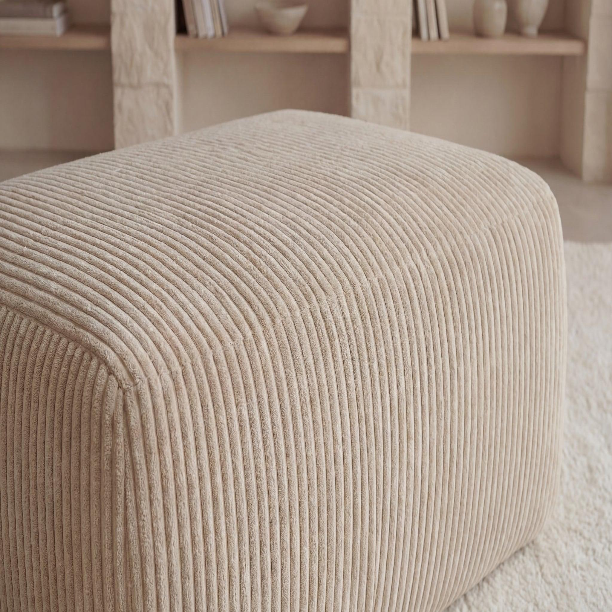 Voir la diapositive 4 : CASANOVA PARIS Olympe - pouf en petit velours côtelé 100x68x42