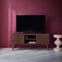 Voir la diapositive 2 : SWEEEK Meuble TV scandinave avec 2 portes décor bois noyer rainuré et 1 niche centrale avec étagère L120cm