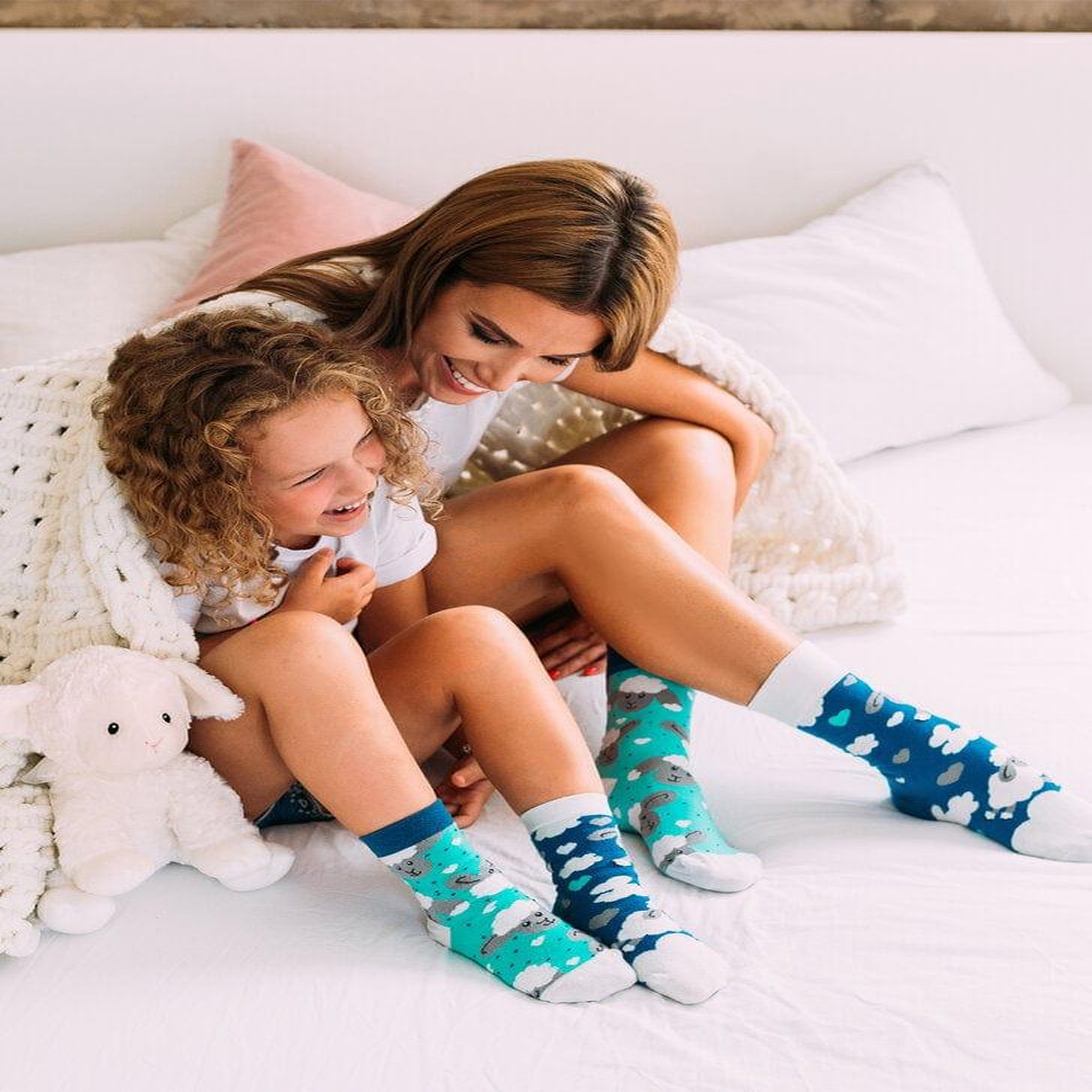 Voir la diapositive 4 : DEDOLES Chaussettes moutons et nuages