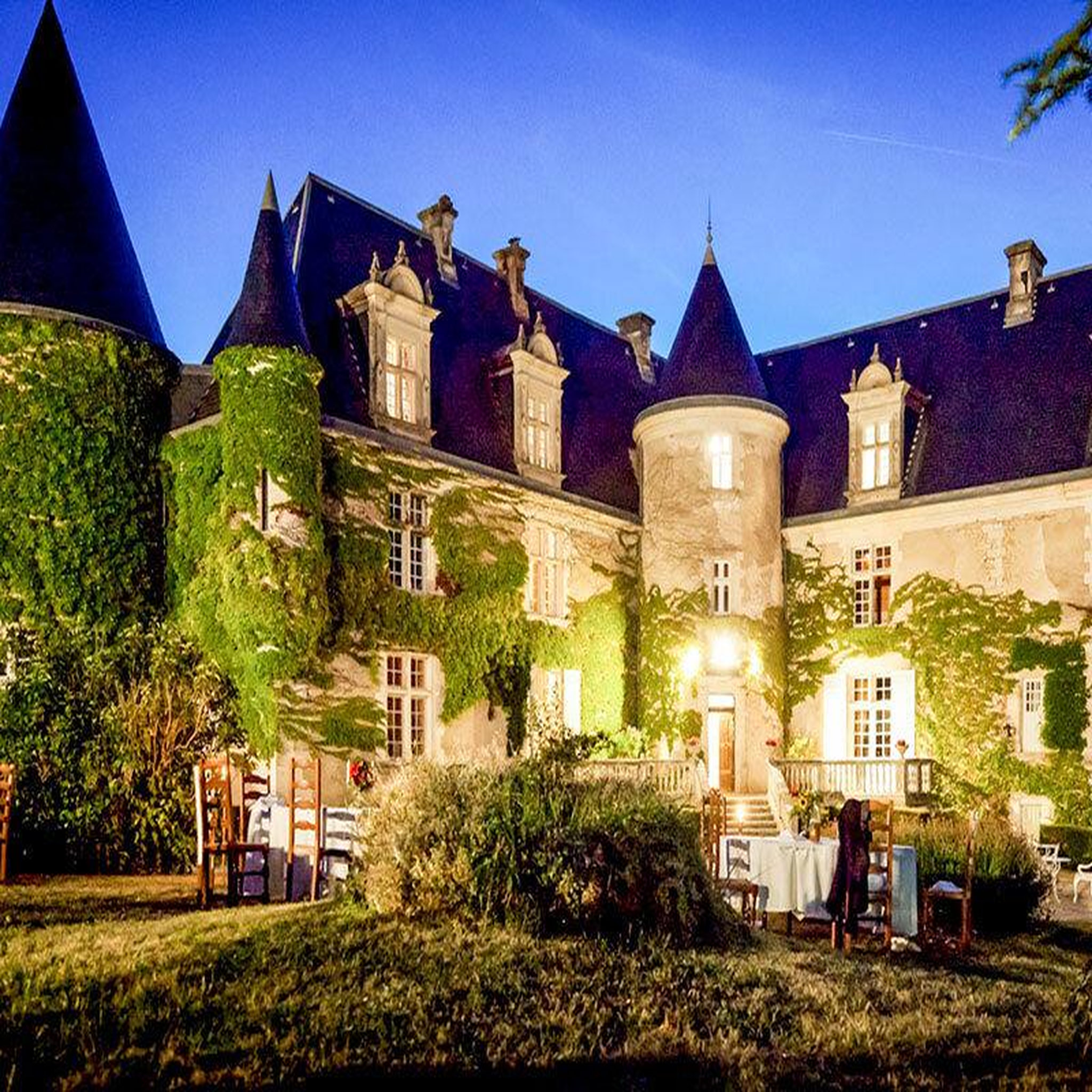 Voir la diapositive 4 : Smartbox Séjour de 3 jours dans un château avec dîner près de Périgueux - Coffret Cadeau Séjour