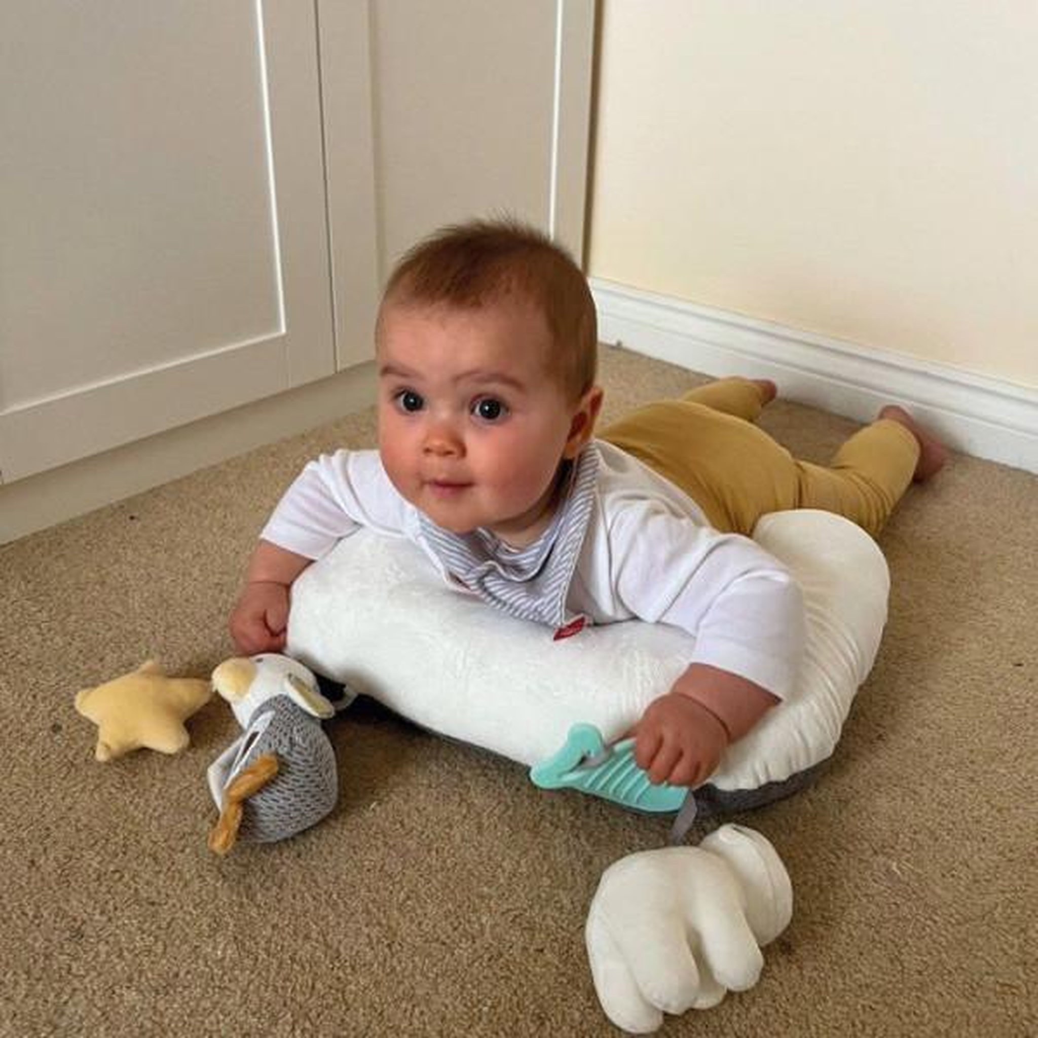 Voir la diapositive 4 : NUBY Coussin intéractif moelleux - NUBY - Tummy Time - Gris / Blanc