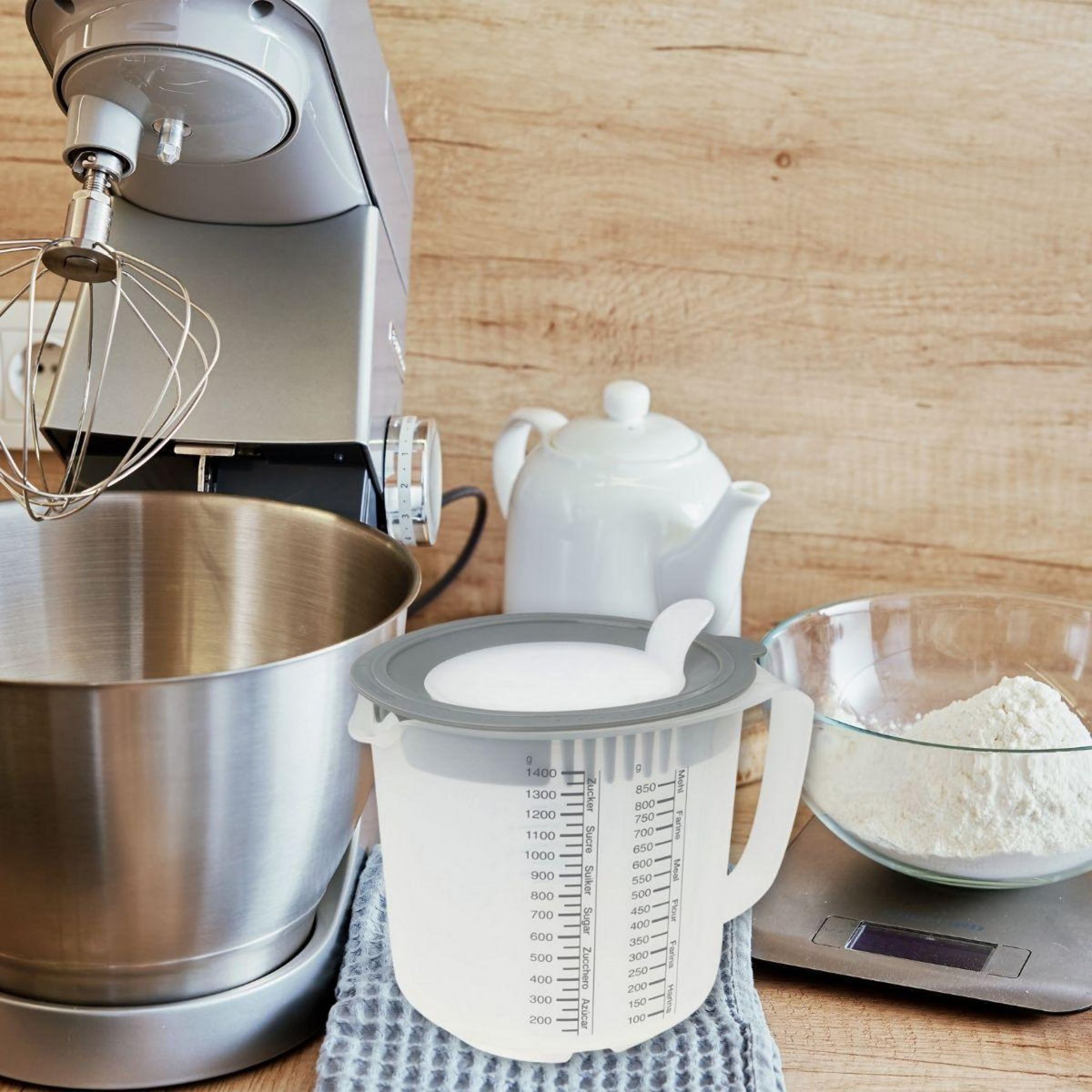 DR.OETKER Verre mélangeur et doseur en plastique de 1,4 litre Dr.Oetker