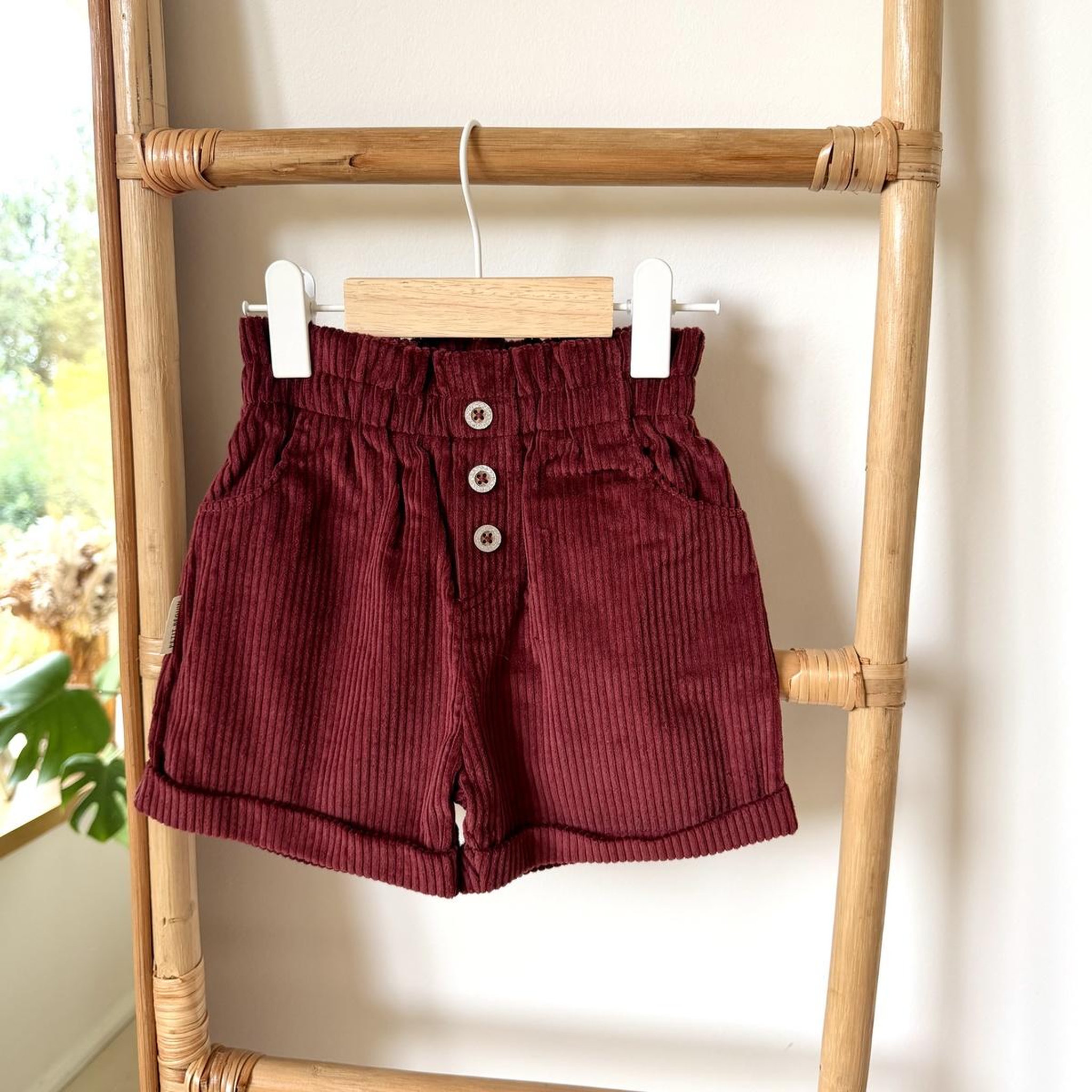 Voir la diapositive 6 : PETIT BEGUIN Short enfant en velours côtelé aimée