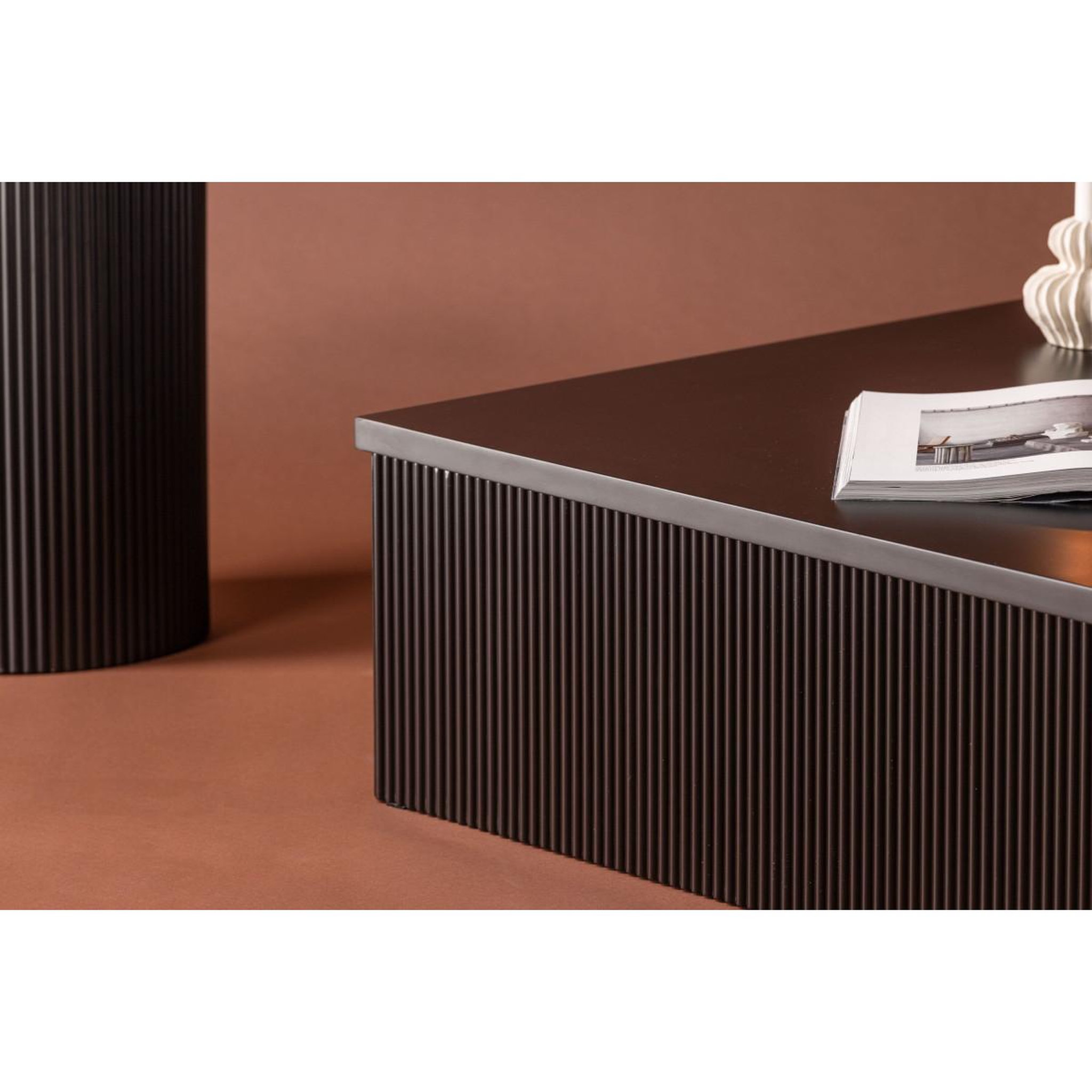 Voir la diapositive 5 : Paris Prix Table basse nervurée  lenox  90cm noir