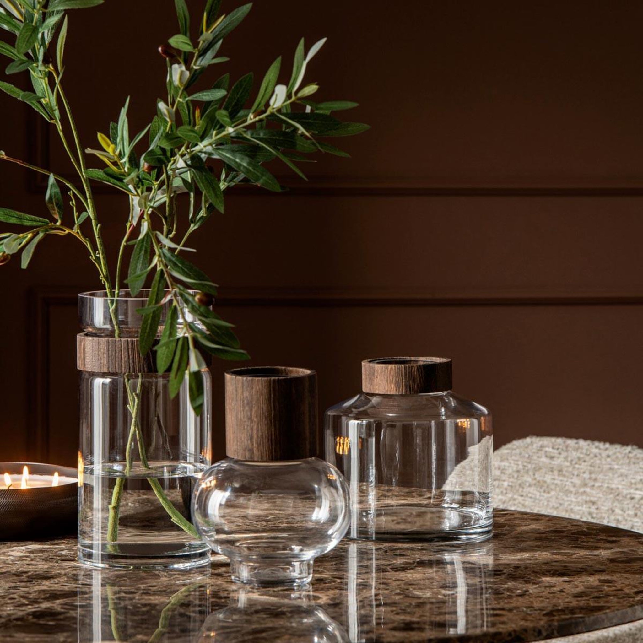 Voir la diapositive 3 : J-LINE Vase design en verre  nadia  22cm marron
