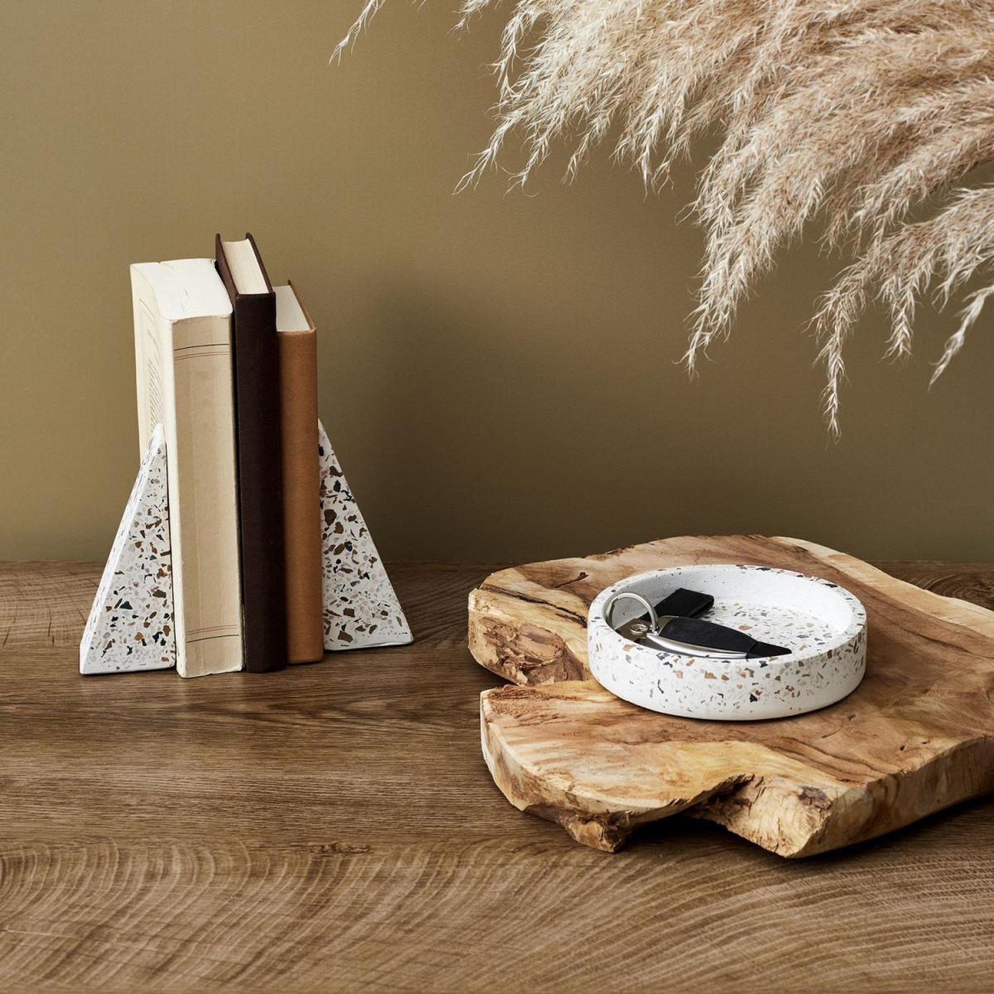 Voir la diapositive 4 : The Home Deco Factory Vide-poche & serre-livres  terrazzo  14cm blanc