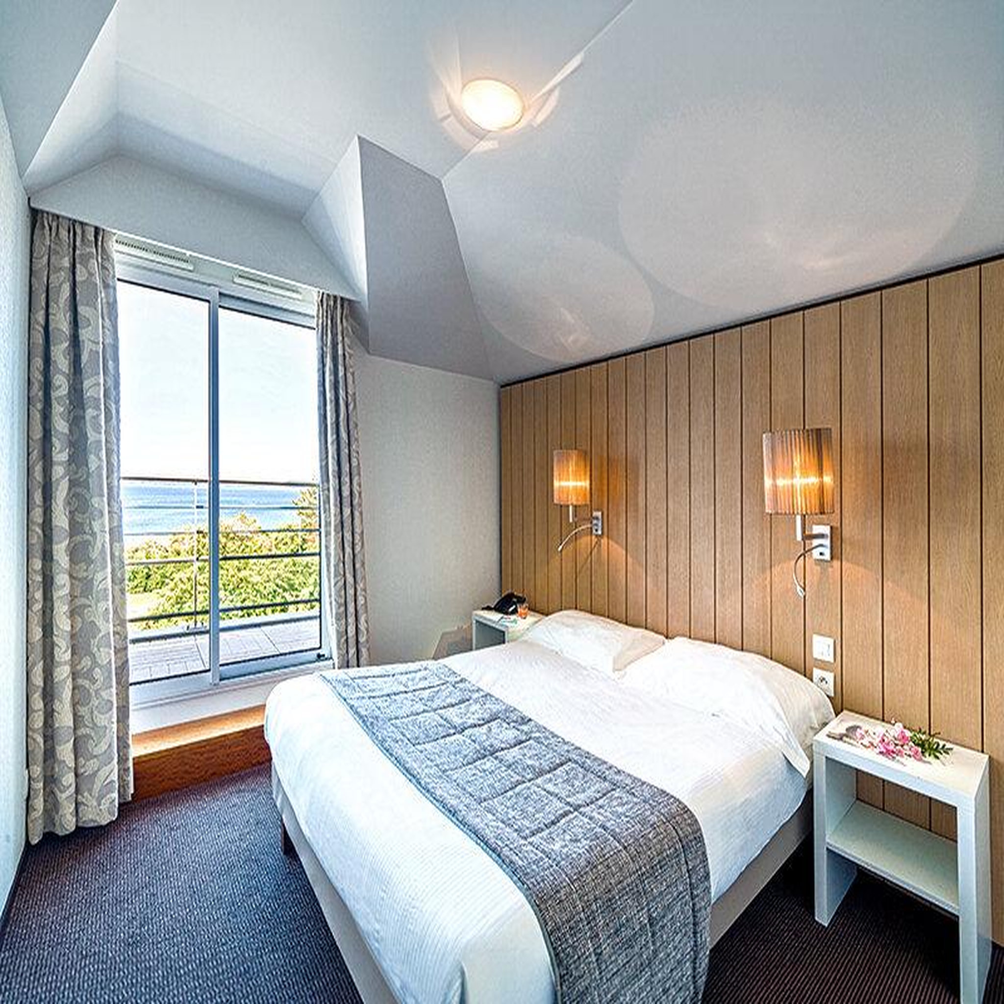 Voir la diapositive 2 : Smartbox 1 nuit en hôtel 4 étoiles avec accès spa et dîner à concarneau - coffret cadeau séjour
