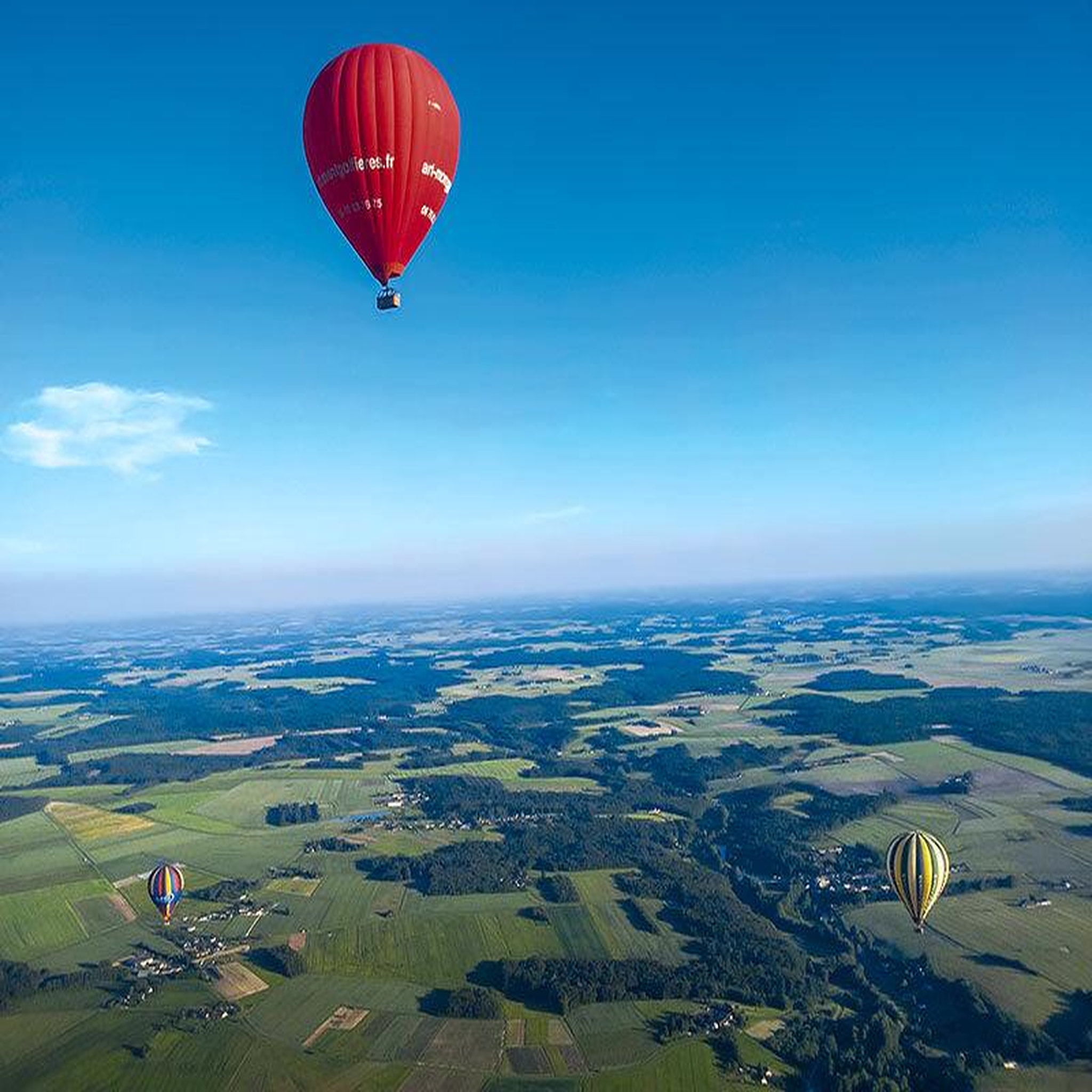 Voir la diapositive 4 : Smartbox Vol en montgolfière pour 2 personnes près de tours - coffret cadeau sport & aventure