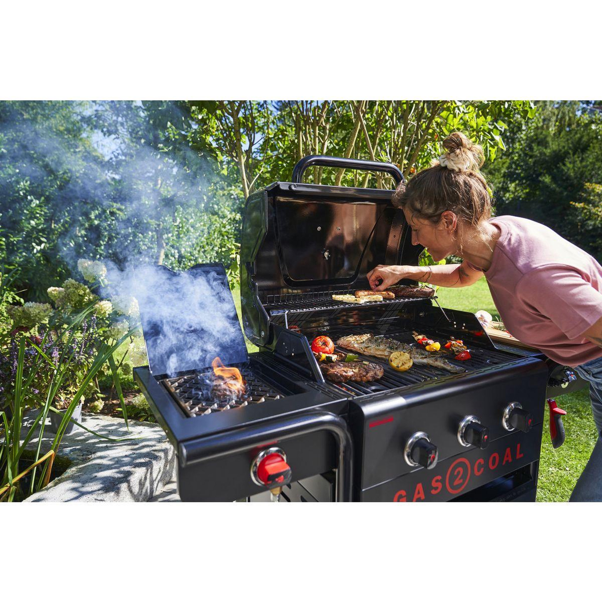 Voir la diapositive 5 : CHAR BROIL Barbecue gaz gas2coal 2.0 special edition,sur chariot, 4 brûleurs dont 1 latéral, surface de cuisson 64 x 45 cm