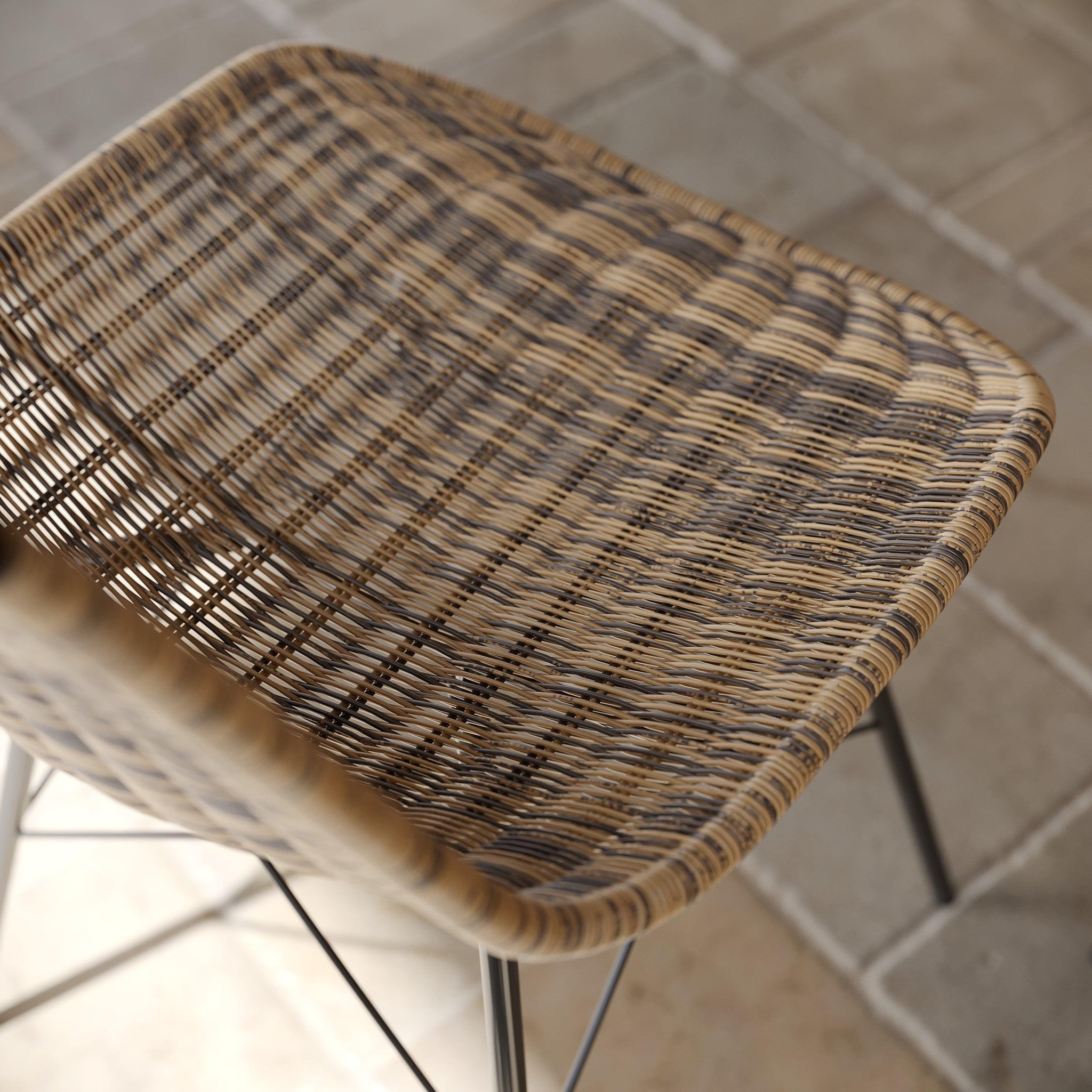 Voir la diapositive 3 : MAISON PAVANE Lot de 2 chaises de jardin en résine tressée marron-tiptur