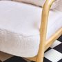 Voir la diapositive 4 : SWEEEK Fauteuil scandinave arrondi bois d'hévéa et tissu effet fausse fourrure