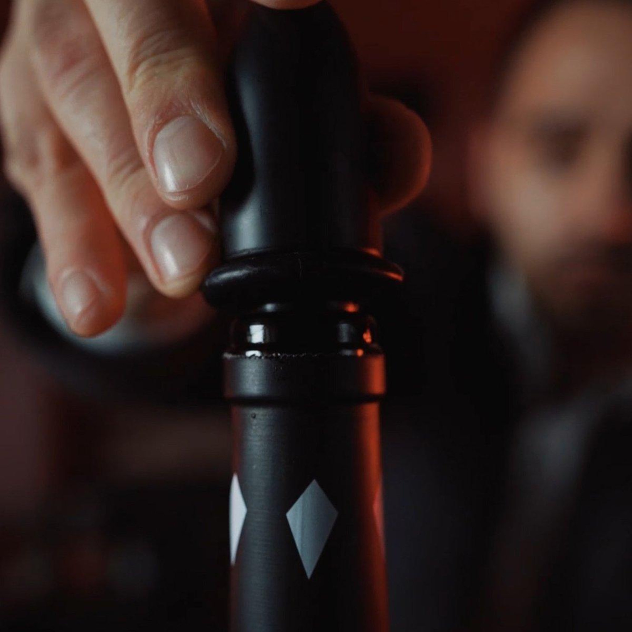 Voir la diapositive 6 : Fackelmann Lot de 2 bouchons verseurs pour le vin fackelmann spectre