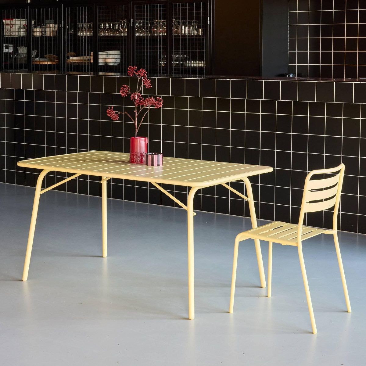 SWEEEK Table de jardin pliante métal 6 places, Amelia 141,2 x 80 x 72,5cm