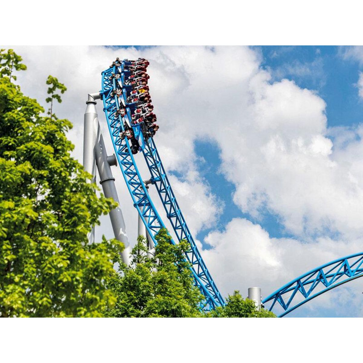 Smartbox Europa-Park 2025 en famille : 1 entrée adulte et 1 entrée enfant pour une journée en basse saison - Coffret Cadeau Sport & Aventure