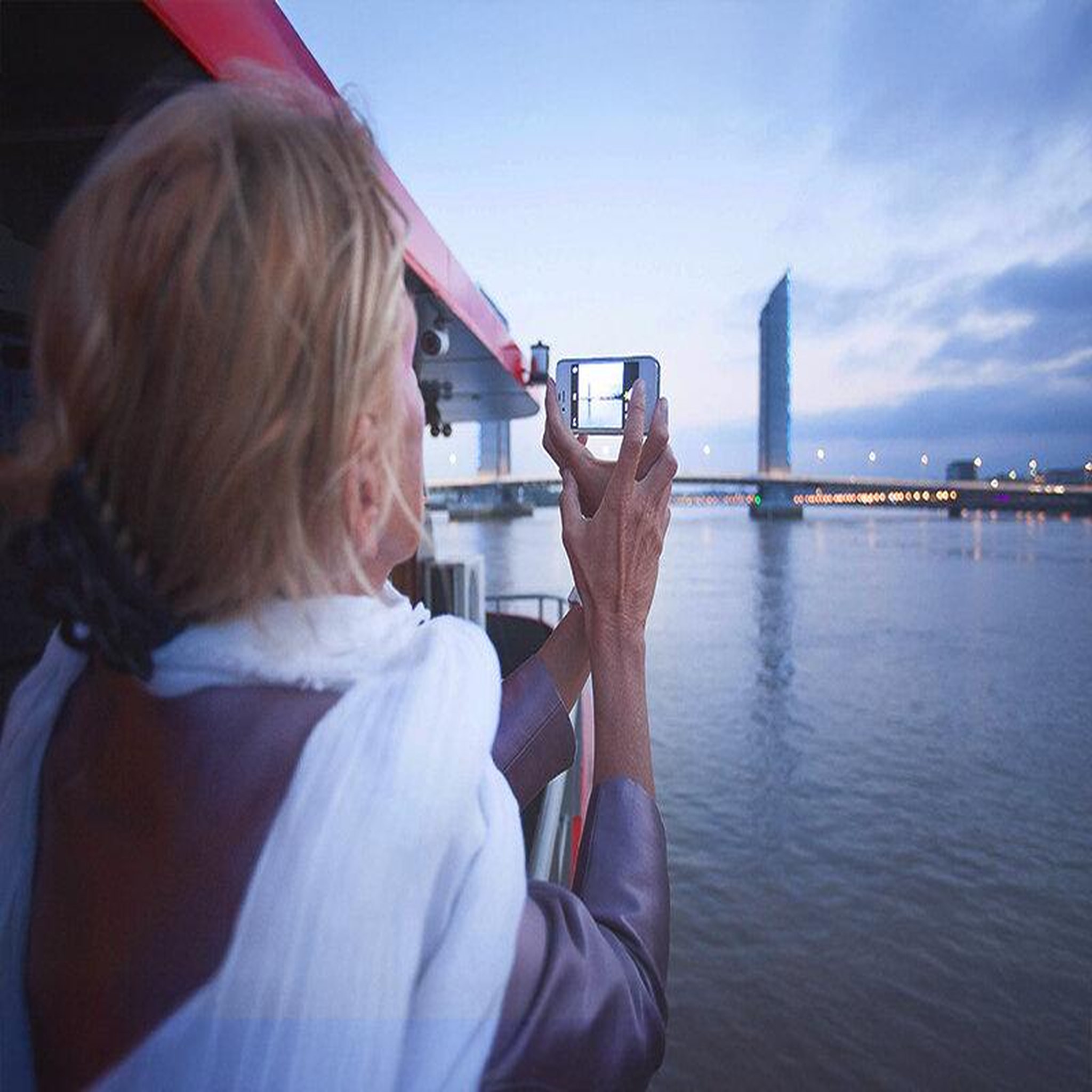 Voir la diapositive 4 : Smartbox Croisière gourmande avec dîner au fil des quais unesco à bordeaux - coffret cadeau sport & aventure