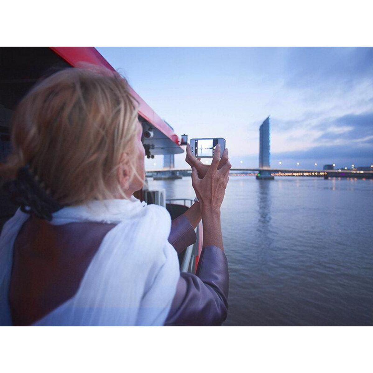 Smartbox Croisière gourmande avec dîner au fil des quais UNESCO à Bordeaux - Coffret Cadeau Sport & Aventure