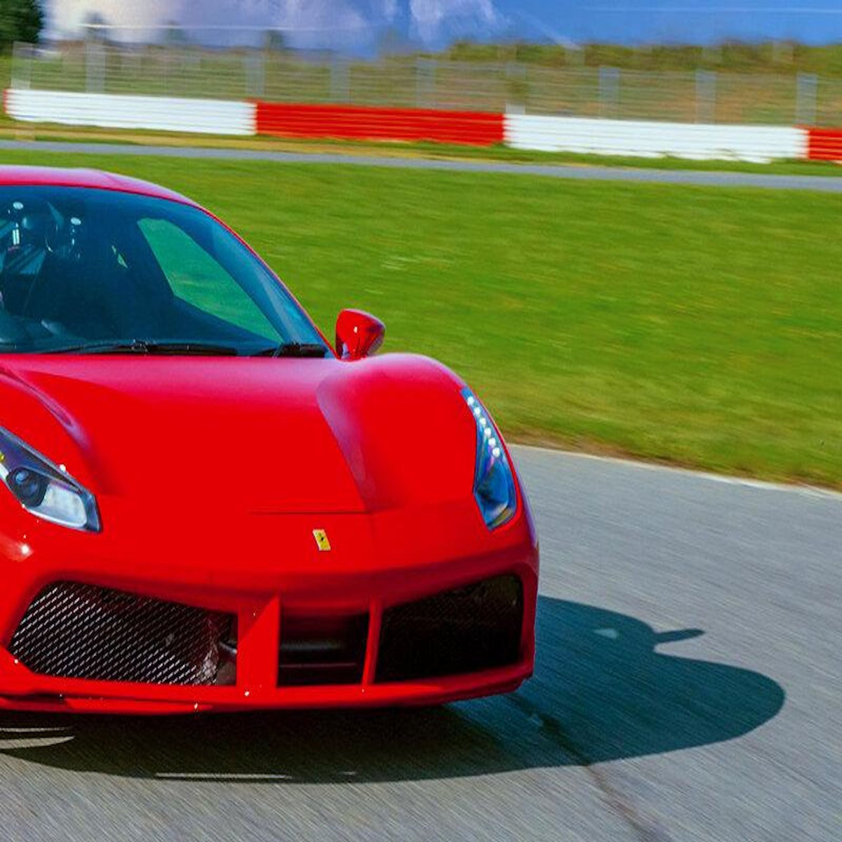 Smartbox Stage de pilotage : 2 tours sur le circuit de Haute Saintonge en Ferrari 488 - Coffret Cadeau Sport & Aventure