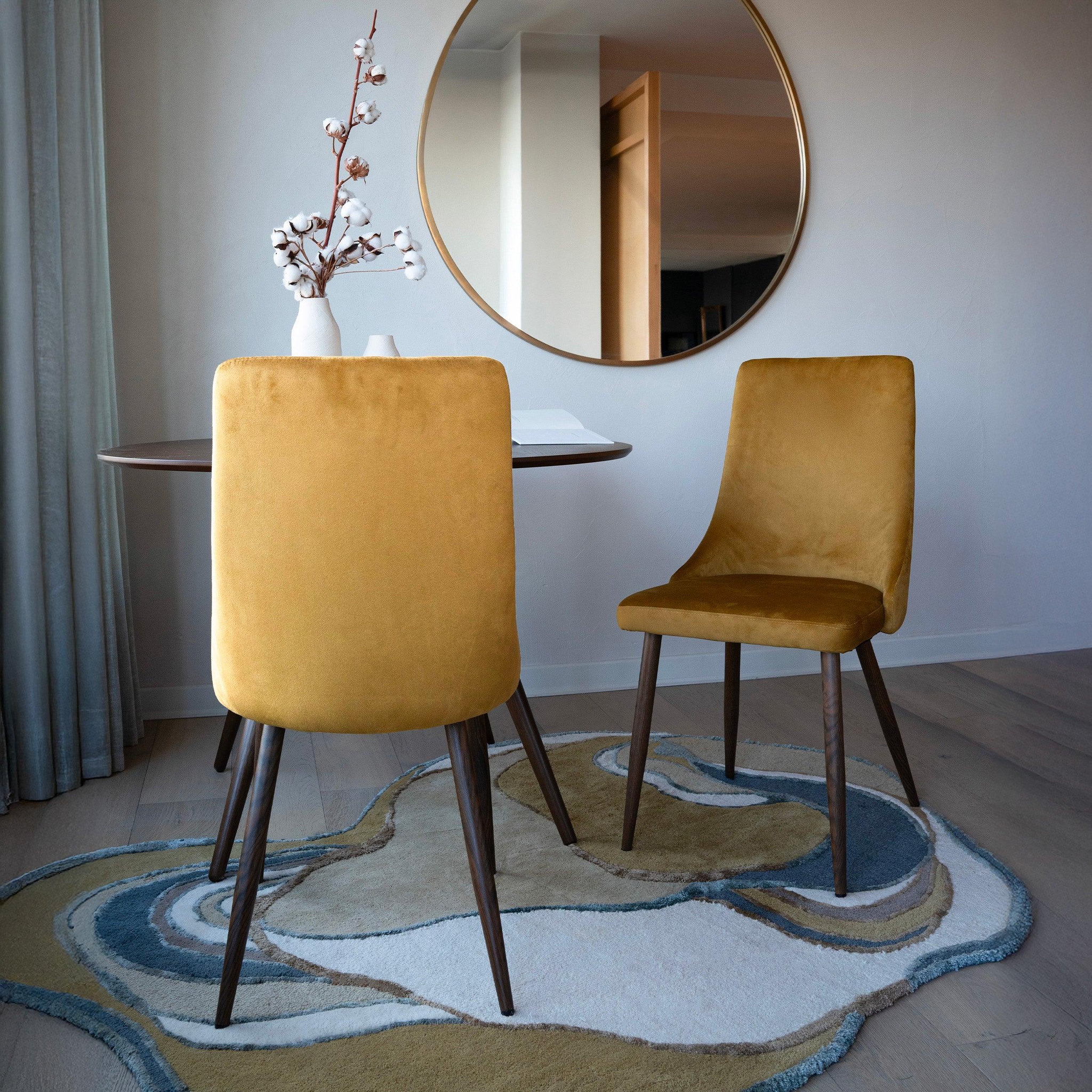 Voir la diapositive 2 : MAISON PAVANE Lot de 2 chaises en velours jaune moutarde-vinni