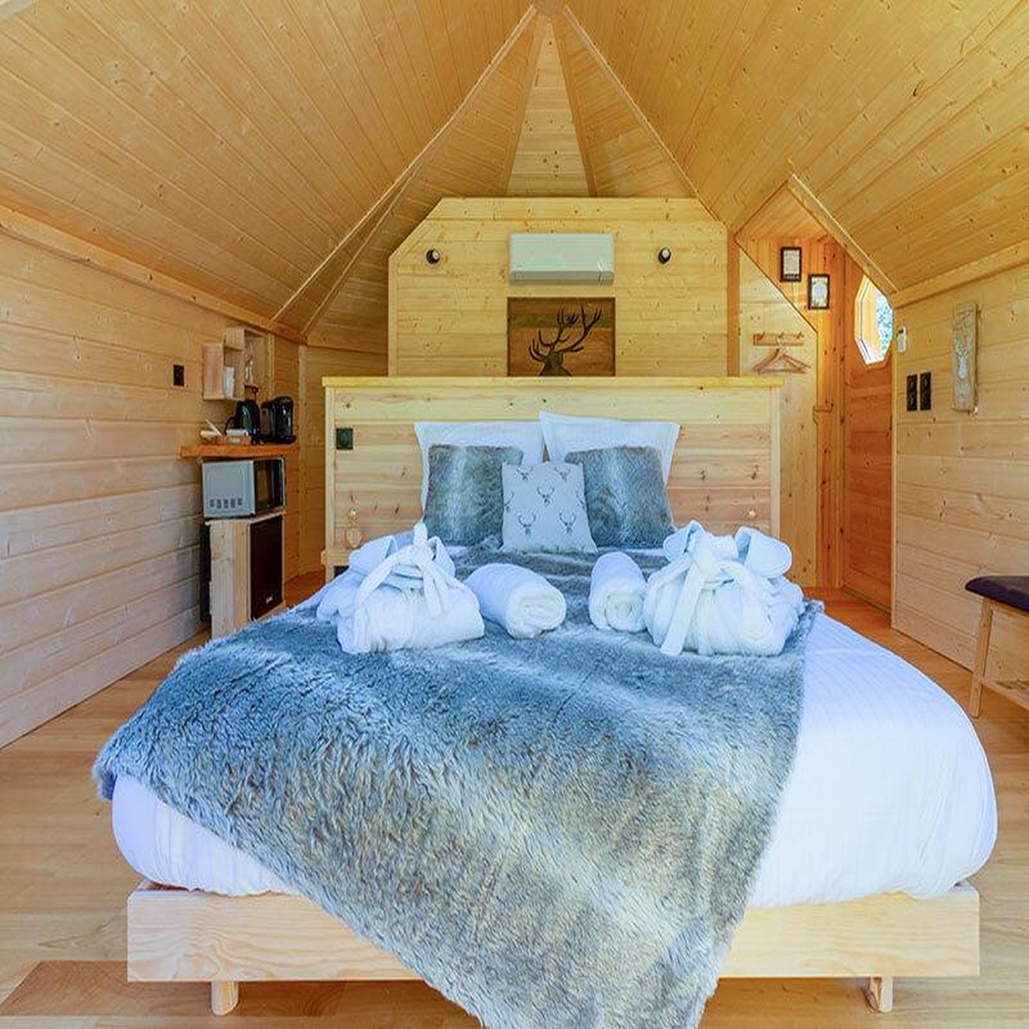 Voir la diapositive 2 : Smartbox Séjour insolite de 3 jours en cabane entre sarlat et bergerac - coffret cadeau séjour