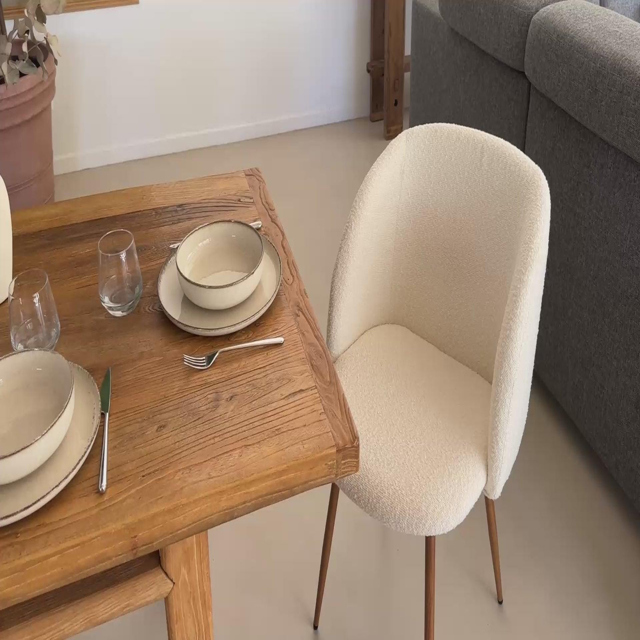 Voir la diapositive 6 : MAISON PAVANE Lot de 2 chaises en tissu bouclé beige-swan