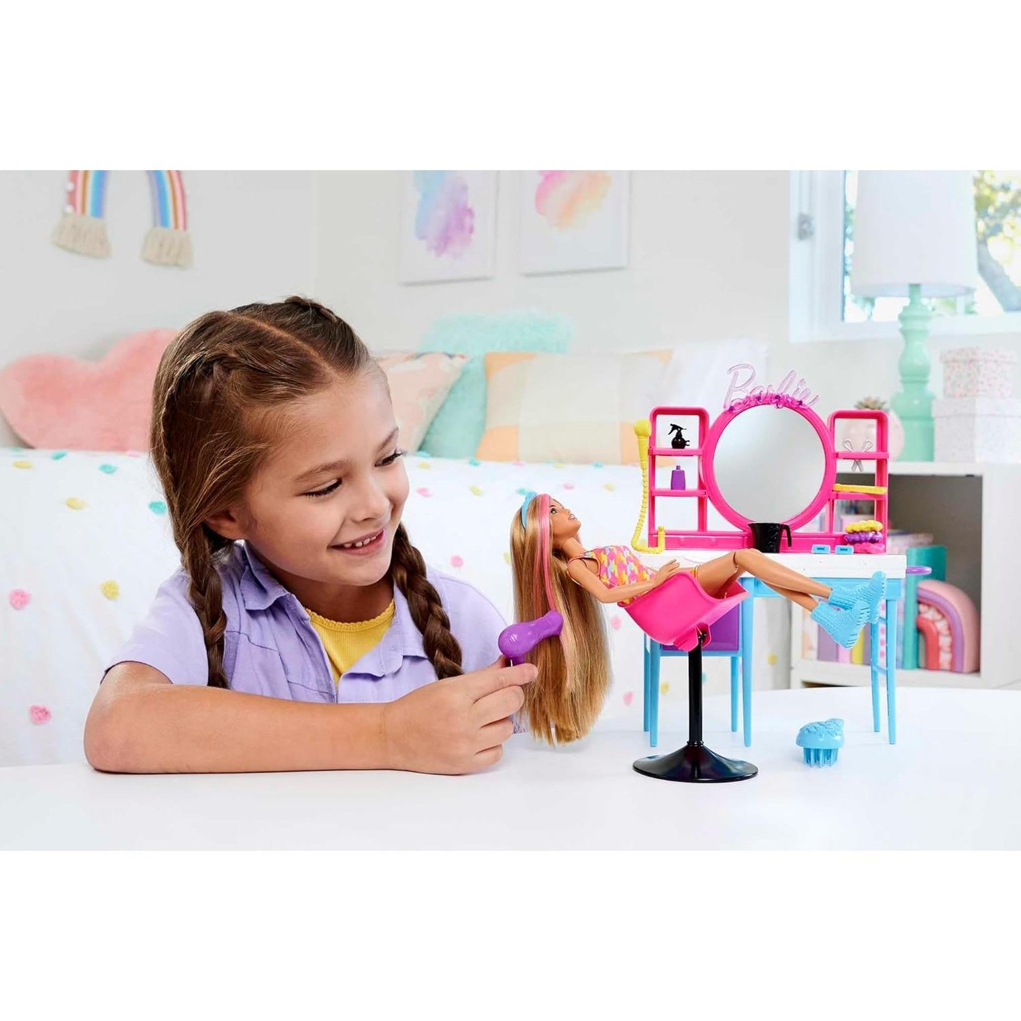 Voir la diapositive 4 : MATTEL Barbie - Coffret salon de coiffure