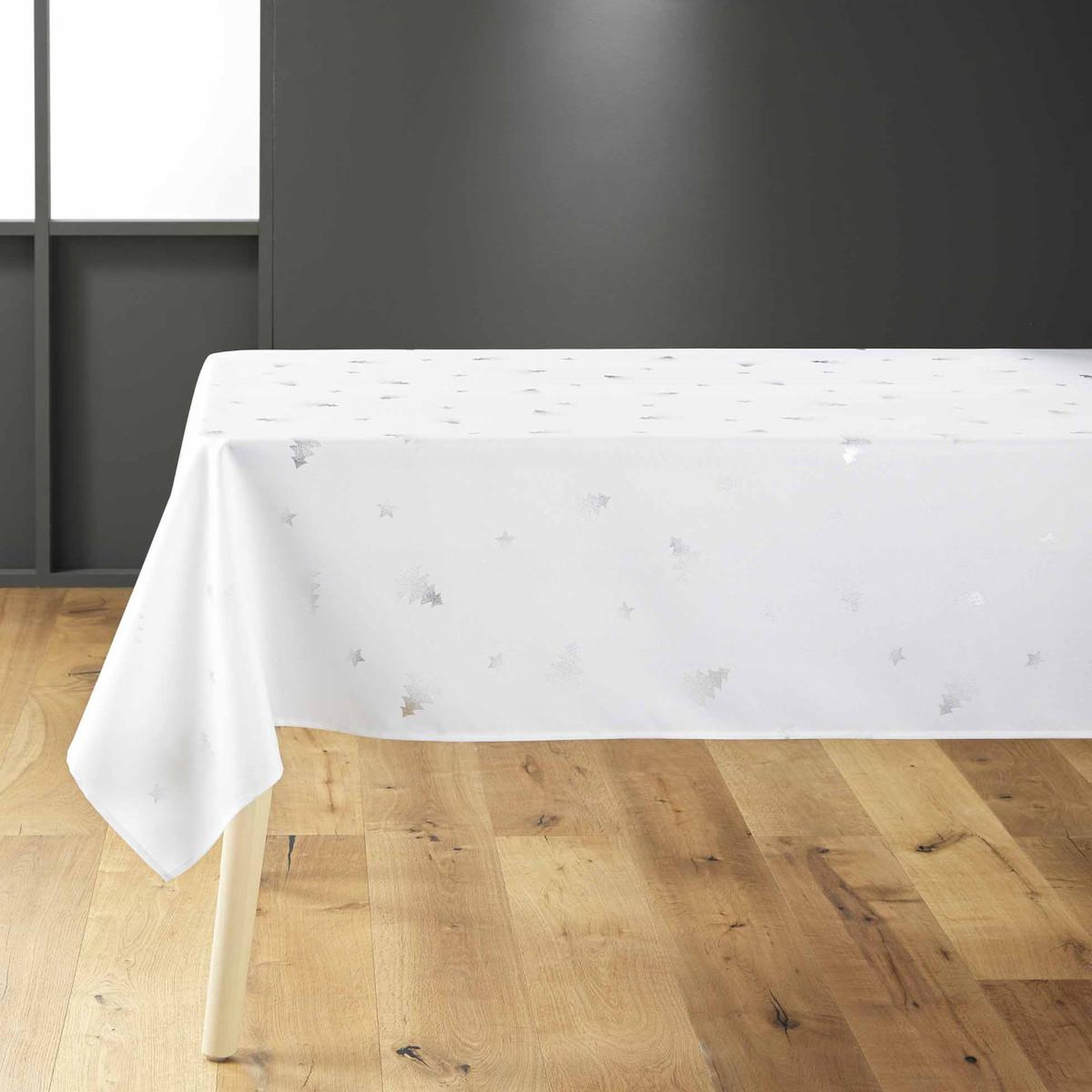 Douceur d'Intérieur Nappe à motifs  sapin  150x300cm blanc & argent