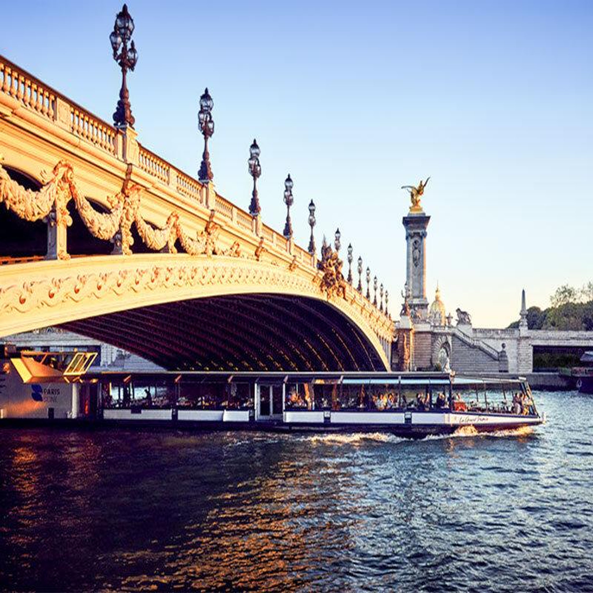 Voir la diapositive 4 : Smartbox Croisière sur la seine à paris avec déjeuner pour 2 - coffret cadeau gastronomie