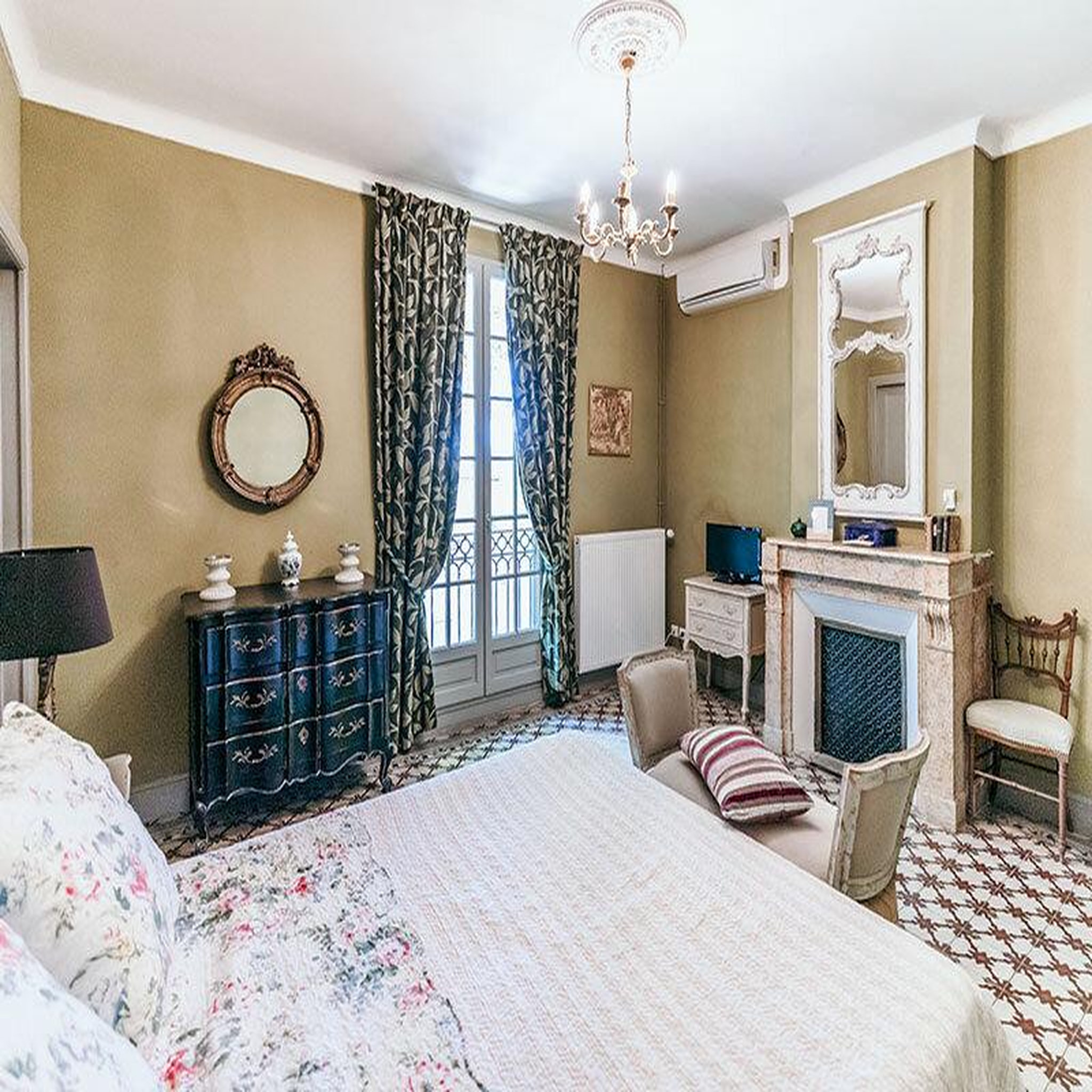 Voir la diapositive 2 : Smartbox 2 jours de luxe et de romantisme dans un château près de béziers - coffret cadeau séjour