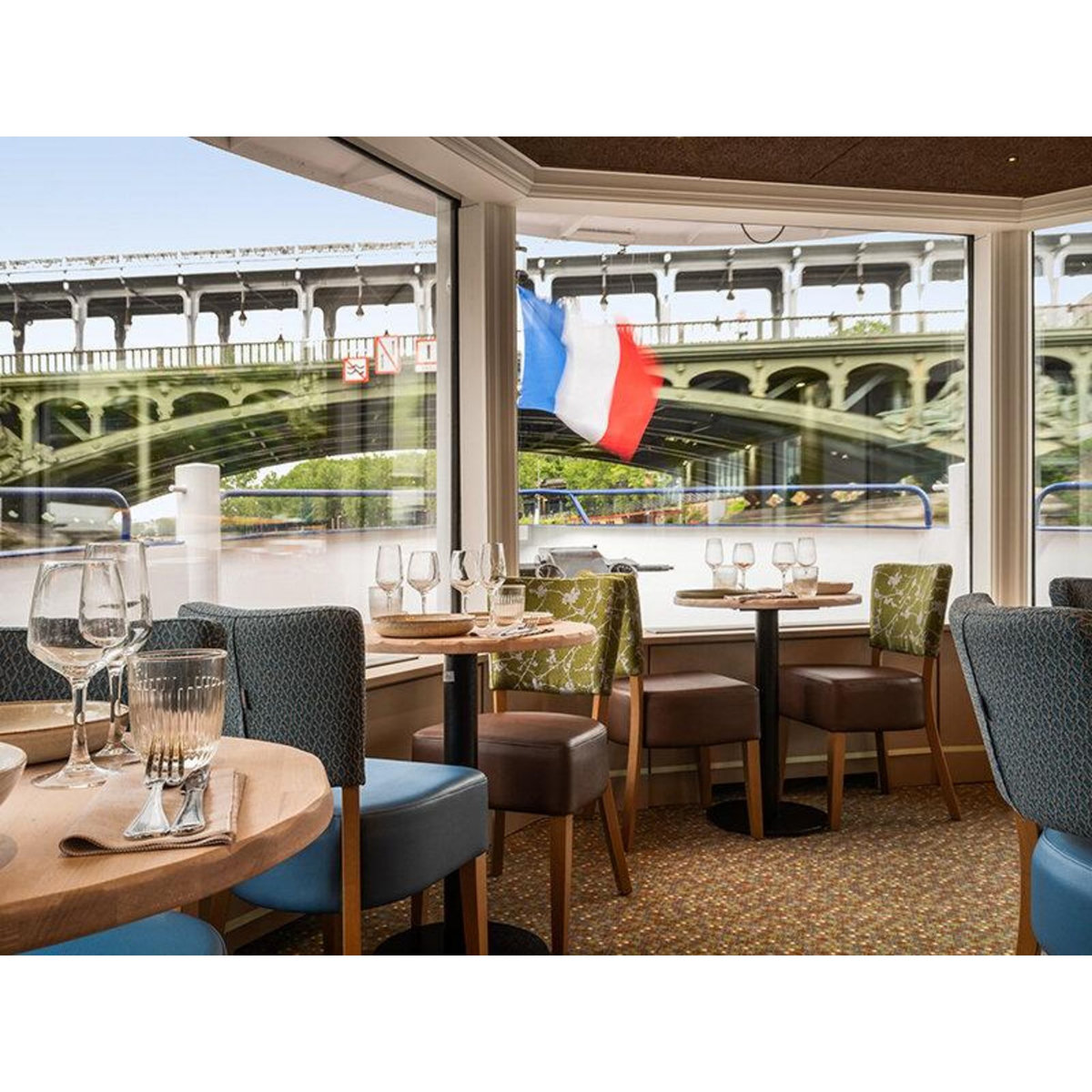 Smartbox Croisière sur la Seine : 1h30 avec brunch à bord du Capitaine Fracasse - Coffret Cadeau Multi-thèmes