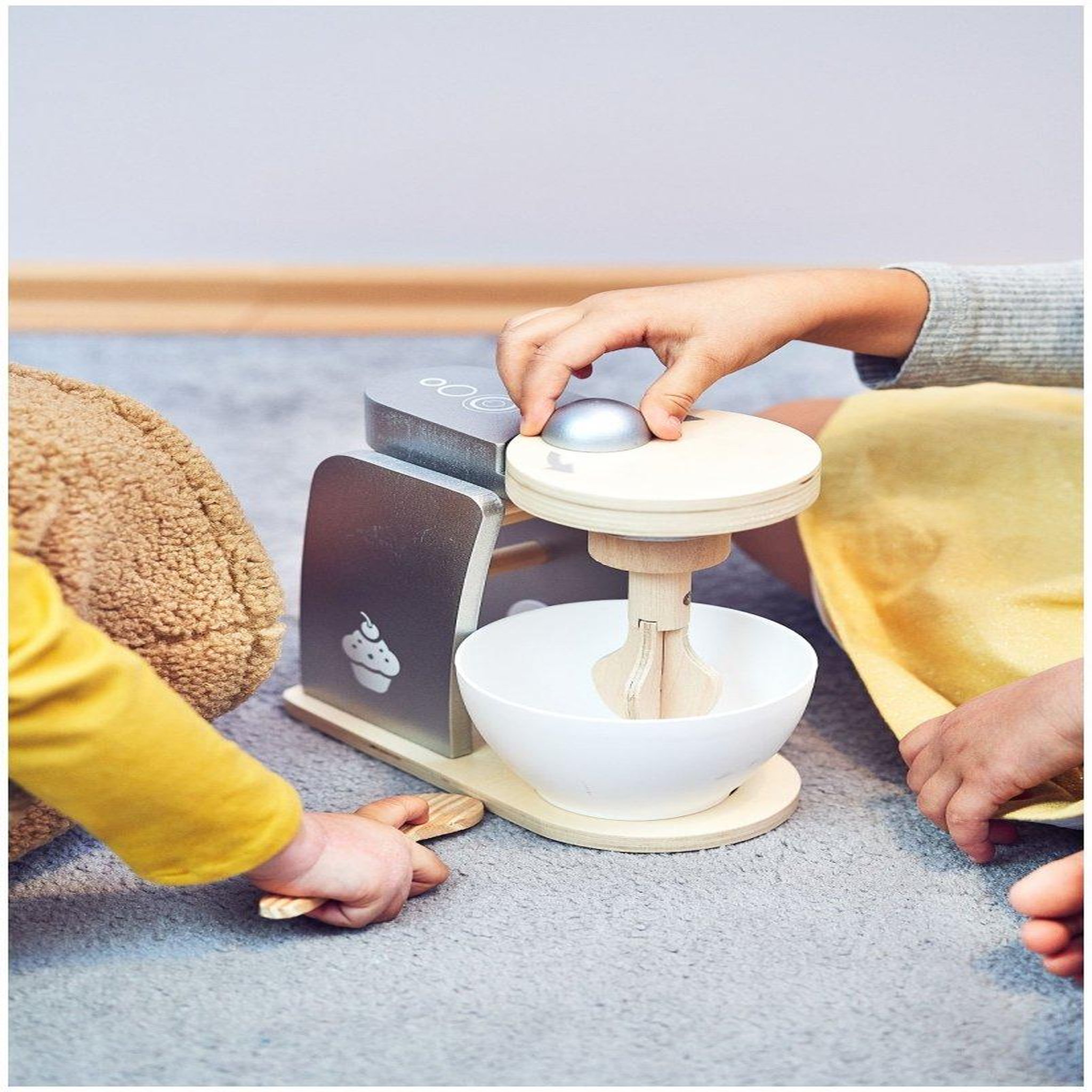 Voir la diapositive 6 : MAMABRUM Robot Pâtissier en Bois pour Enfant avec Bol, Fouet et Spatule, Jouet Cuisine Éducatif