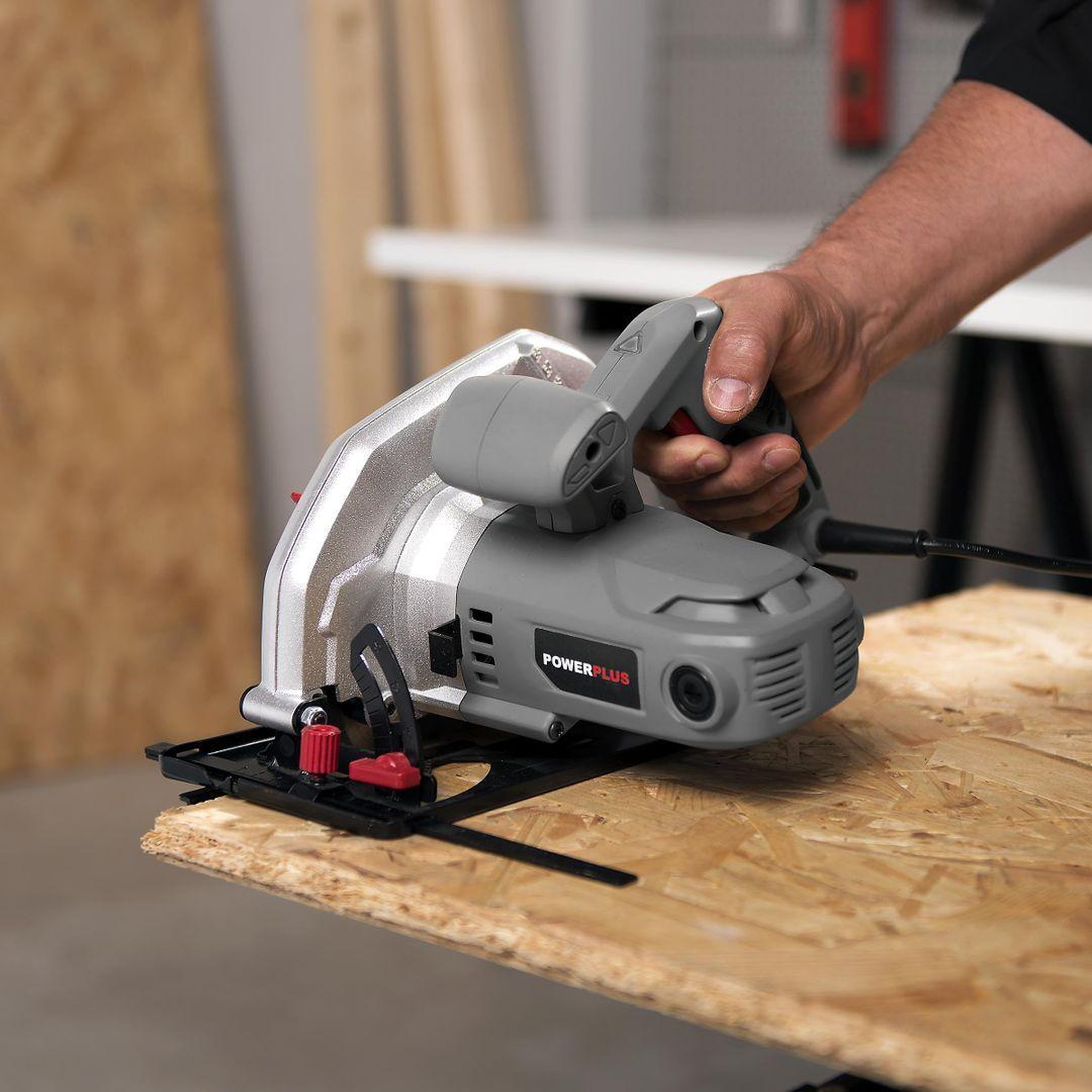 Voir la diapositive 3 : POWERPLUS Scie circulaire 1200 w  Powerplus