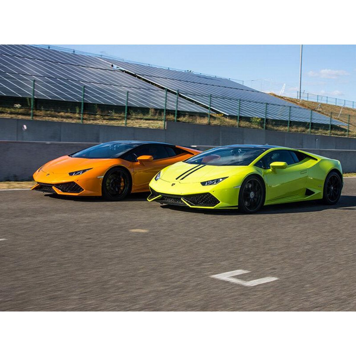 Smartbox Stage de pilotage : 3 à 5 tours au volant d'une voiture de course sur le circuit de Magny-Cours - Coffret Cadeau Sport & Aventure