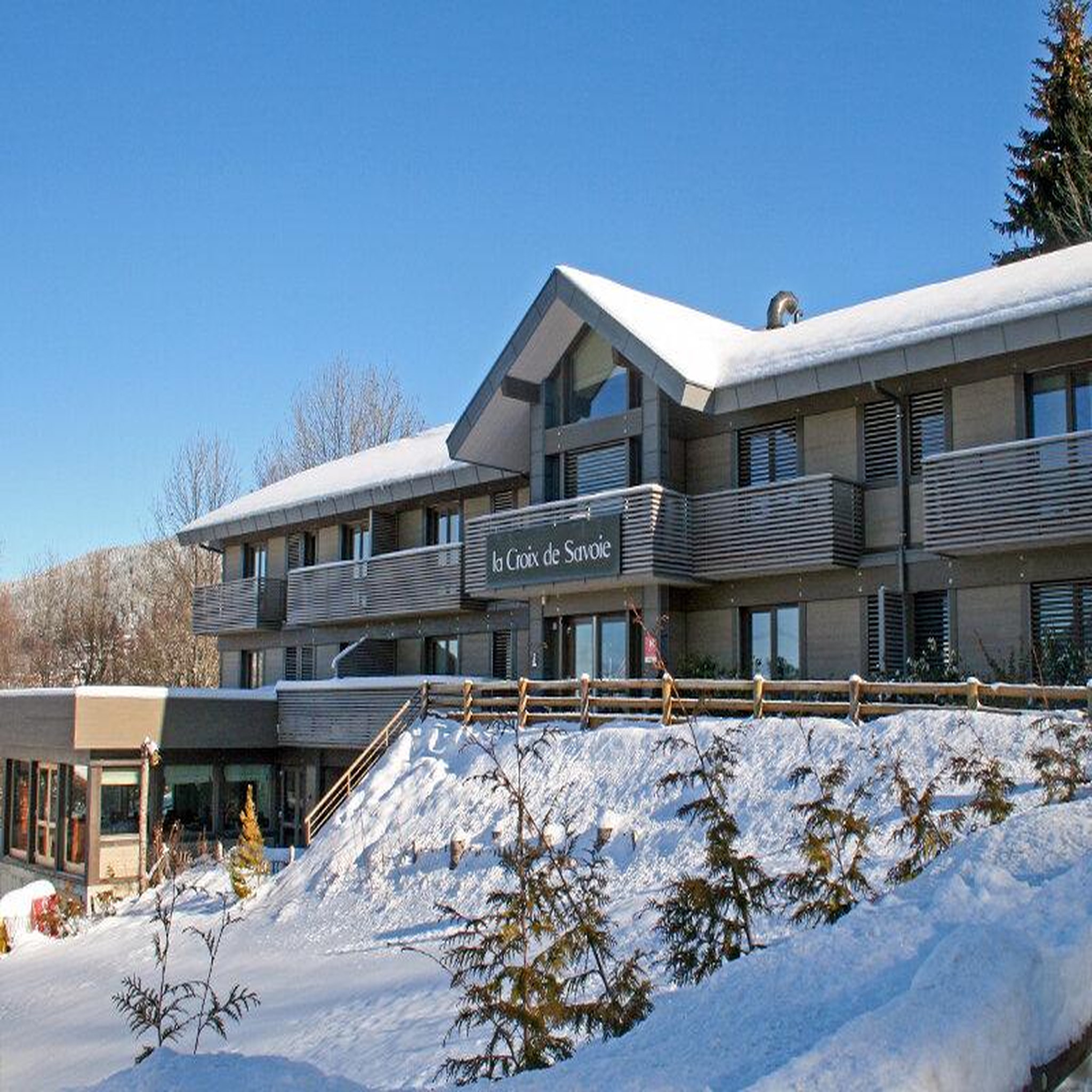 Voir la diapositive 4 : Smartbox Séjour alpin de 2 jours en hôtel 4* avec accès à l'espace détente près de chamonix - coffret cadeau séjour